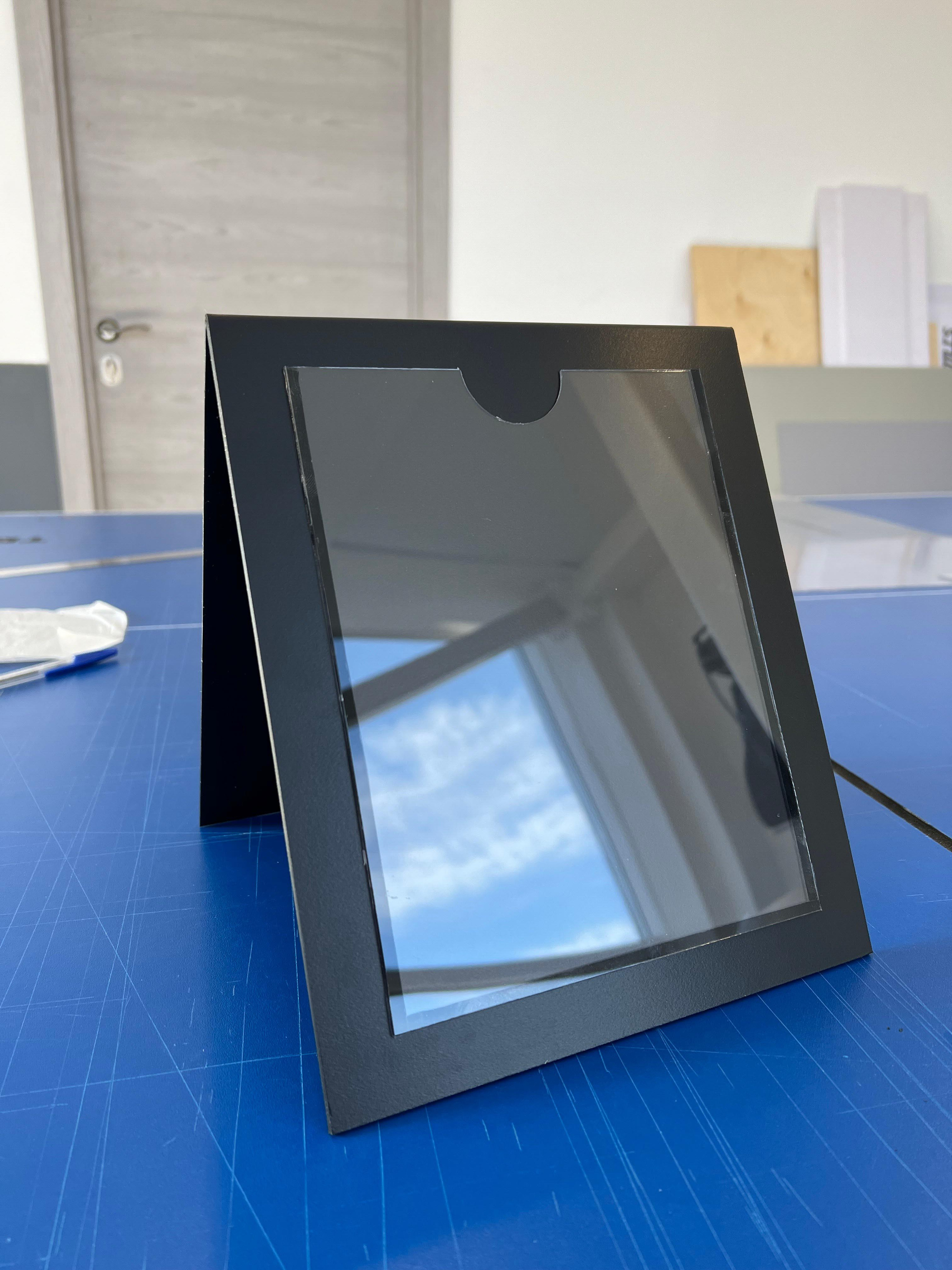 Фотографии офисных табличек, информационных стендов, вывесок