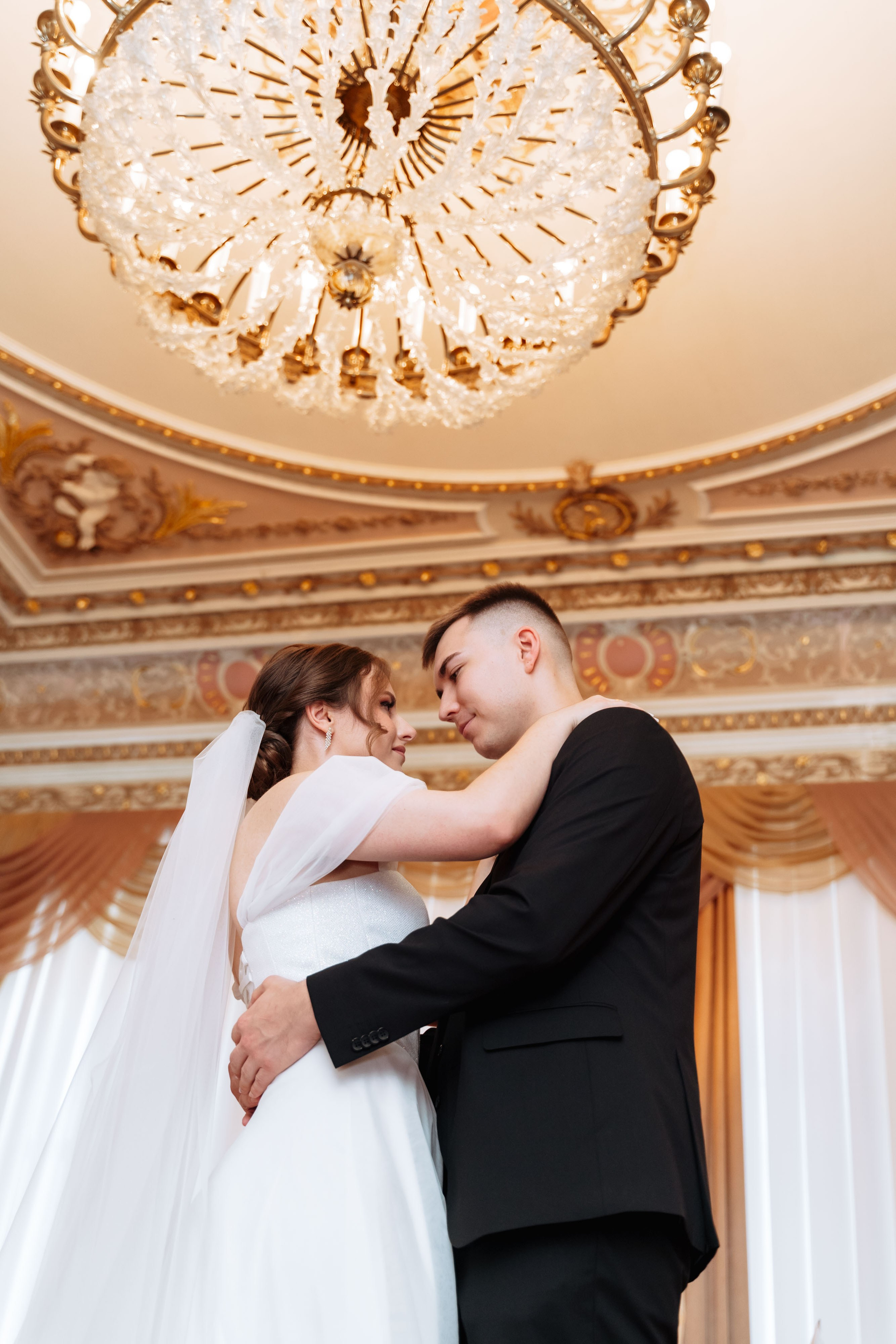 фотосессия росписи жениха и невесты в ЗАГСе города Новочеркасск