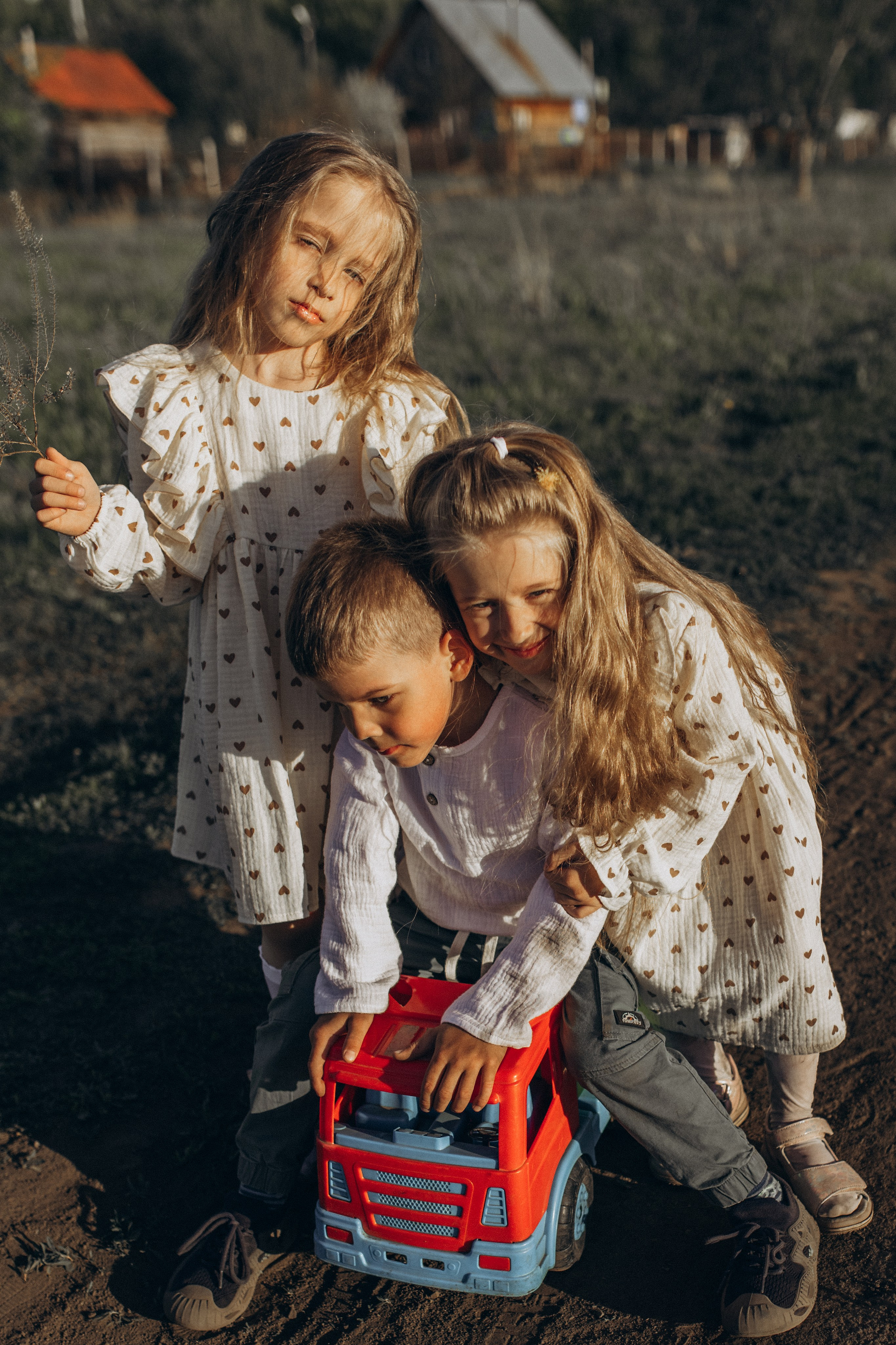 Саша, Миша, Вера и Вика летняя прогулочная съёмка. Семейный фотограф lifestyle в Новосибирске Елена Шпилевая