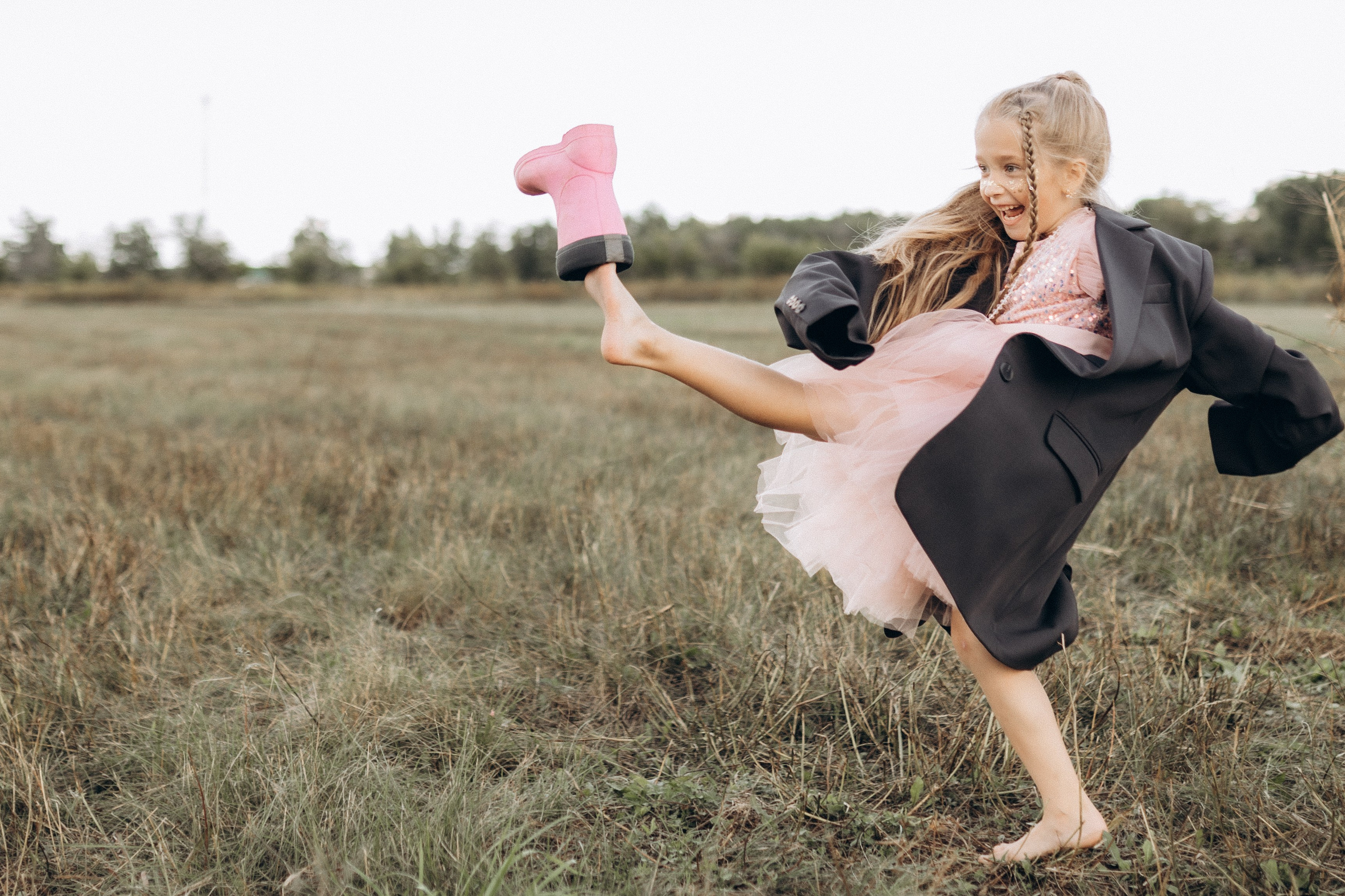 Вика и Миша на сене. Семейный фотограф lifestyle в Новосибирске Елена Шпилевая