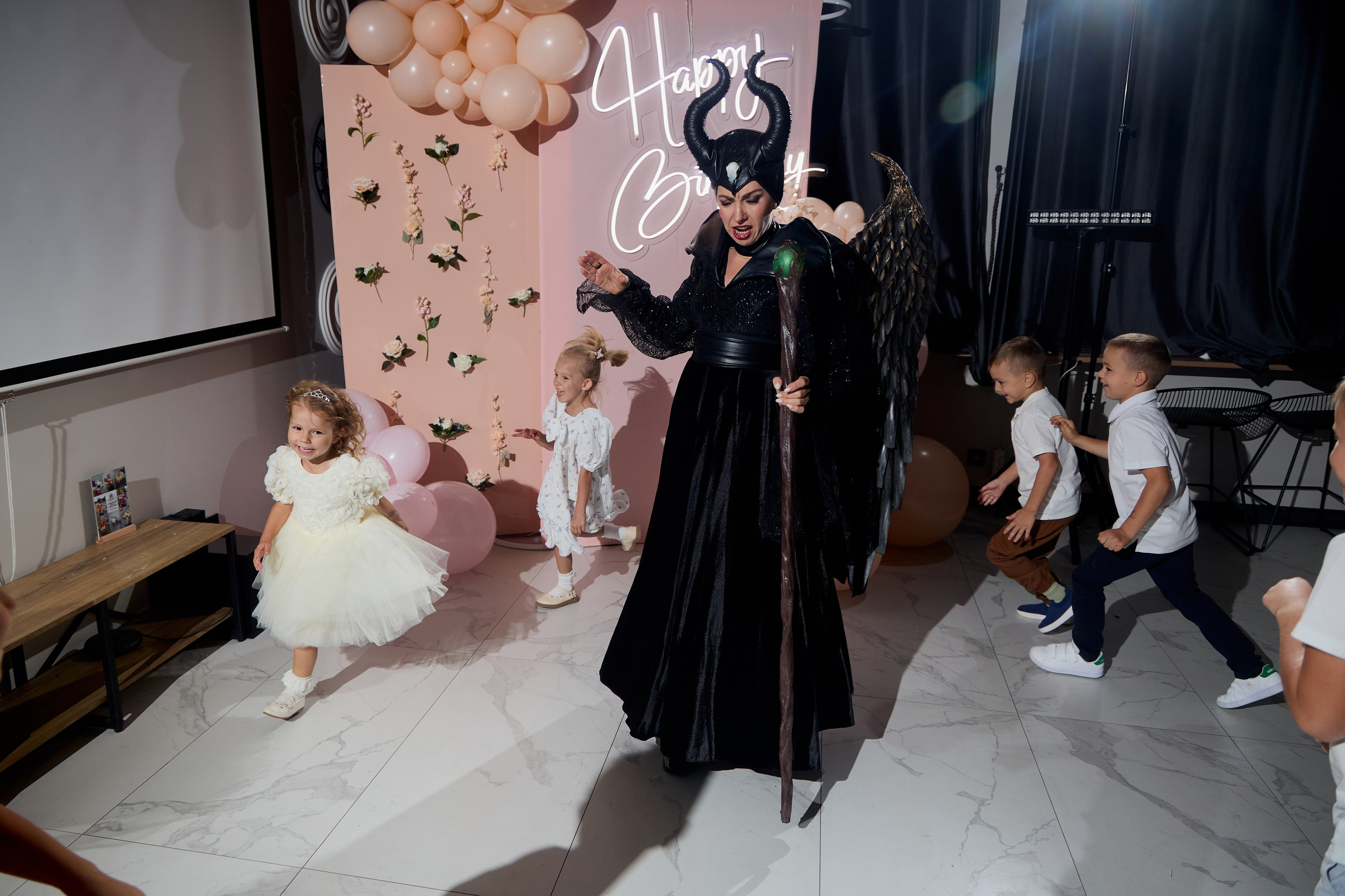 Малифисента и Тесла шоу. Свадебный фотограф Москва и Московская область Борисов Сергей