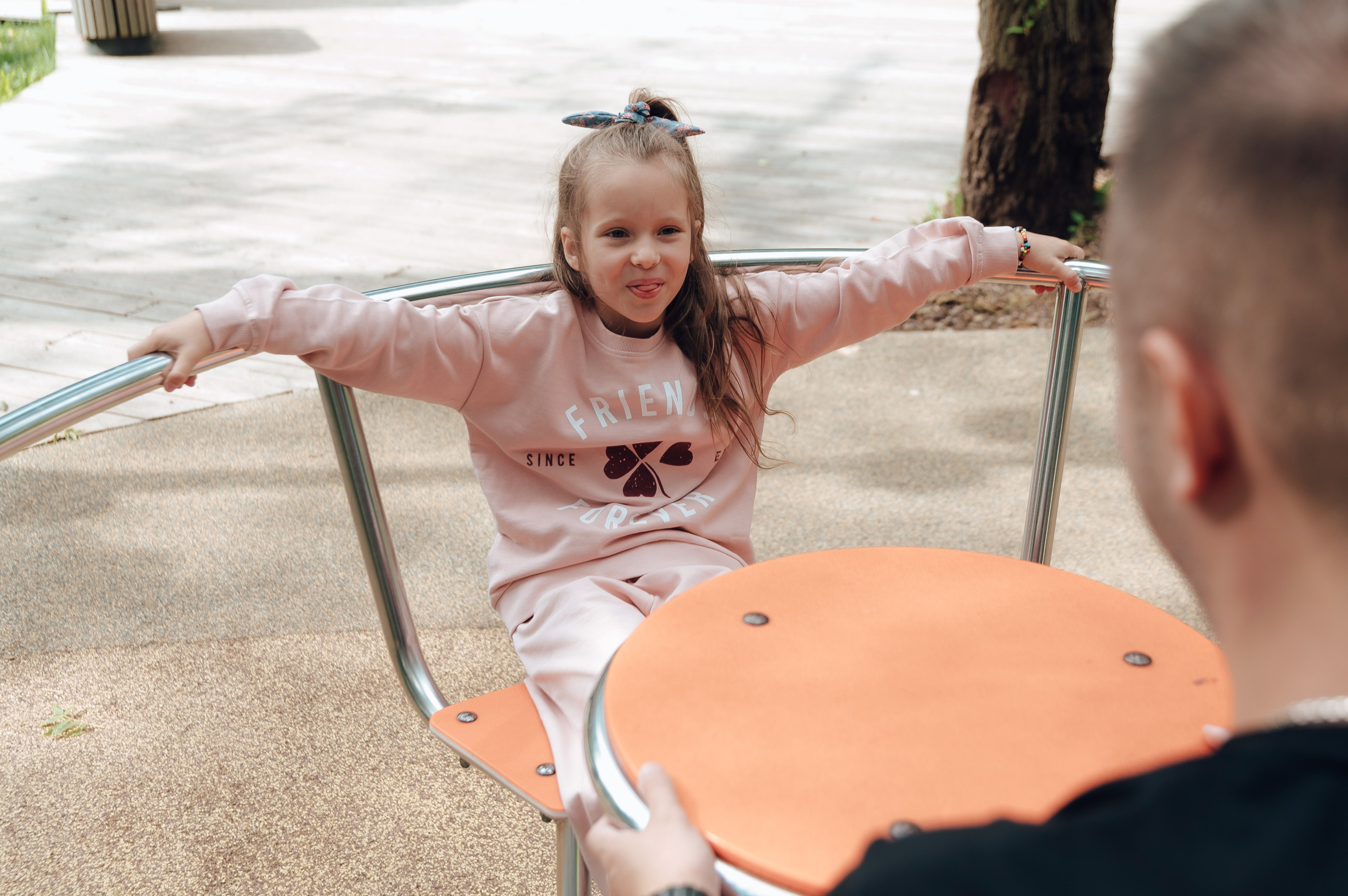 Трое в парке и меховой шар. Детский и семейный фотограф Катерина Мишина