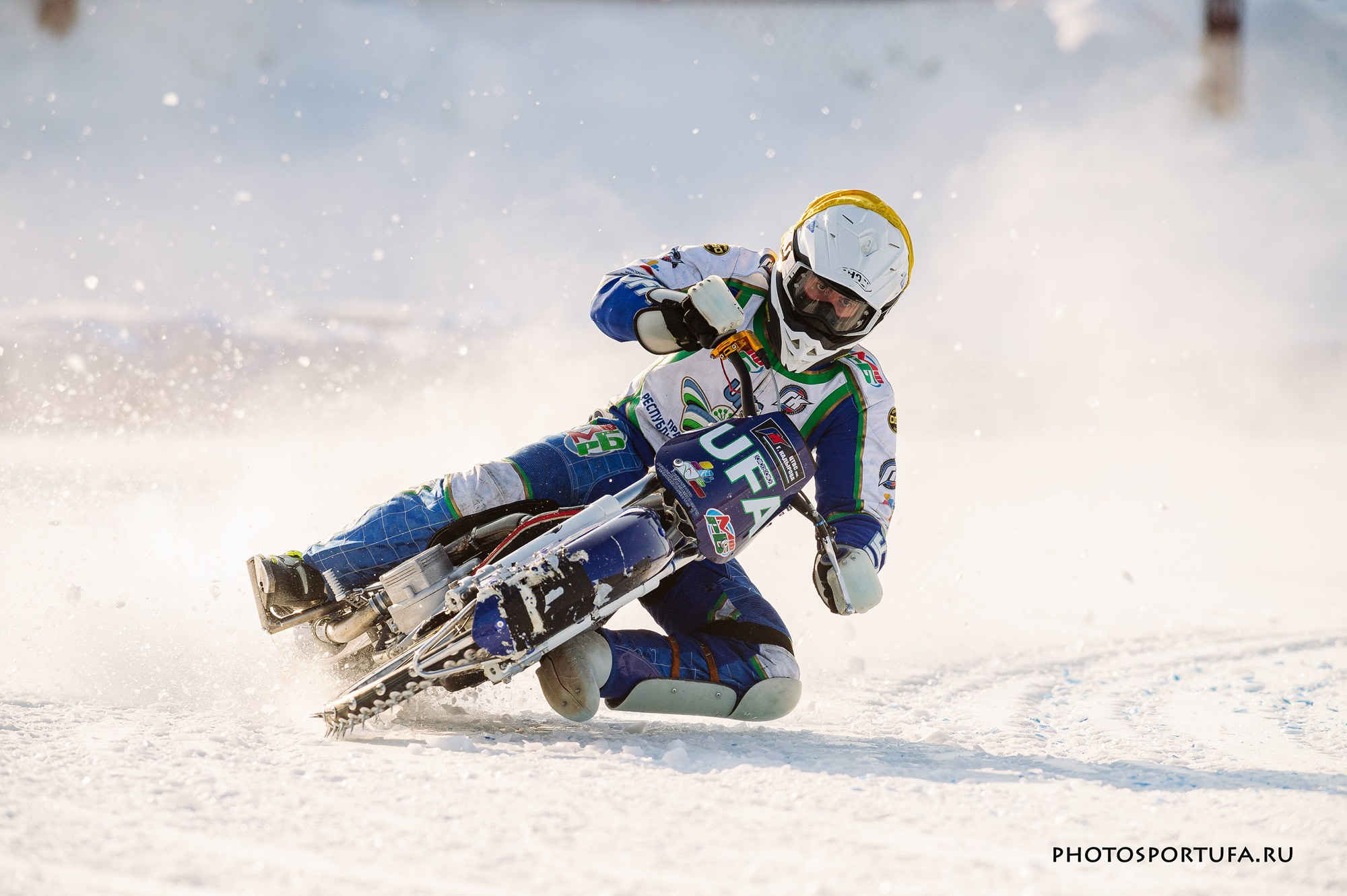Мотогонку на льду. Спортивный фотограф в Уфе Евгений Буров