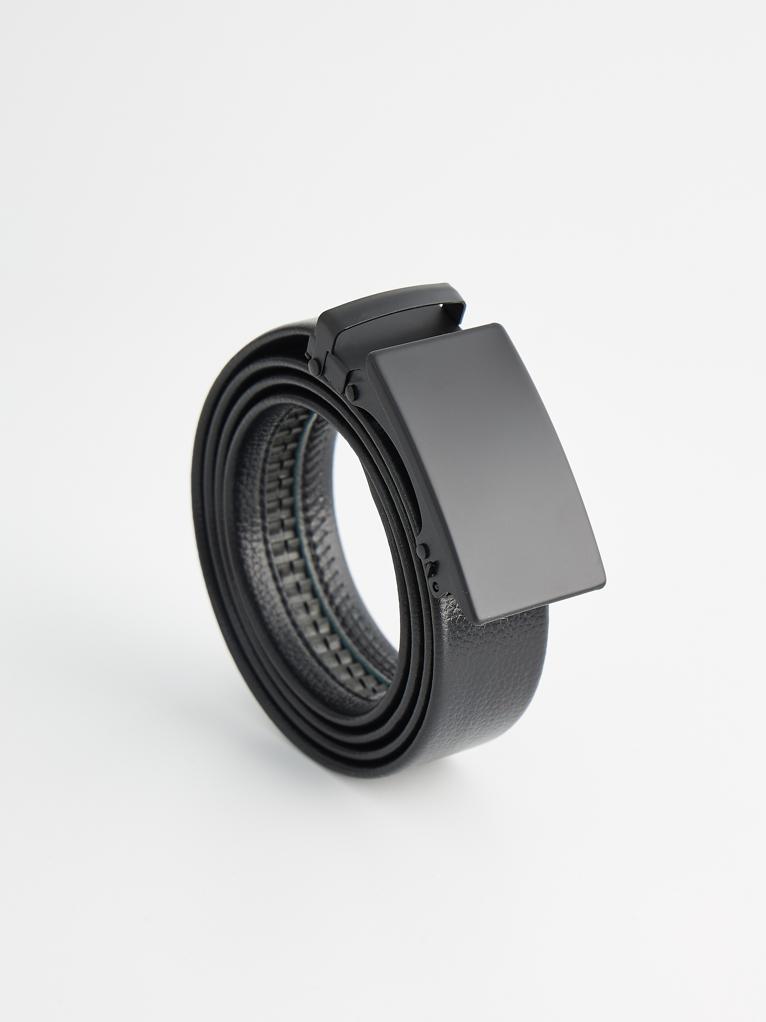 Фотосъемка ремней для маркетплейсов. Алексей Темнов — фотограф в Пятигорске