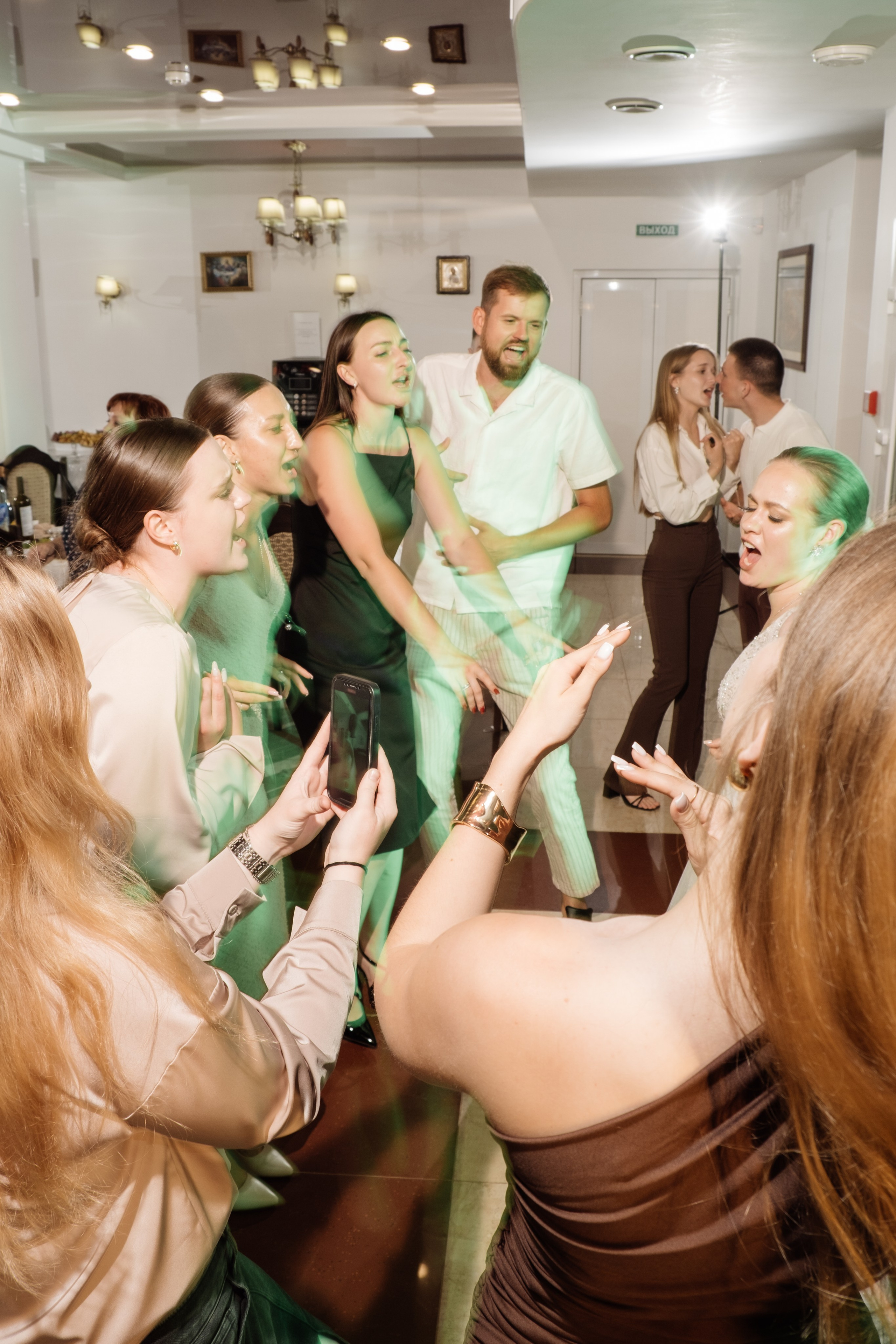 Свадебный ретопртаж. Профессиональная фотосъемка в Крыму. Натуральные эмоции и живые кадры. Забронируйте дату прямо сейчас!