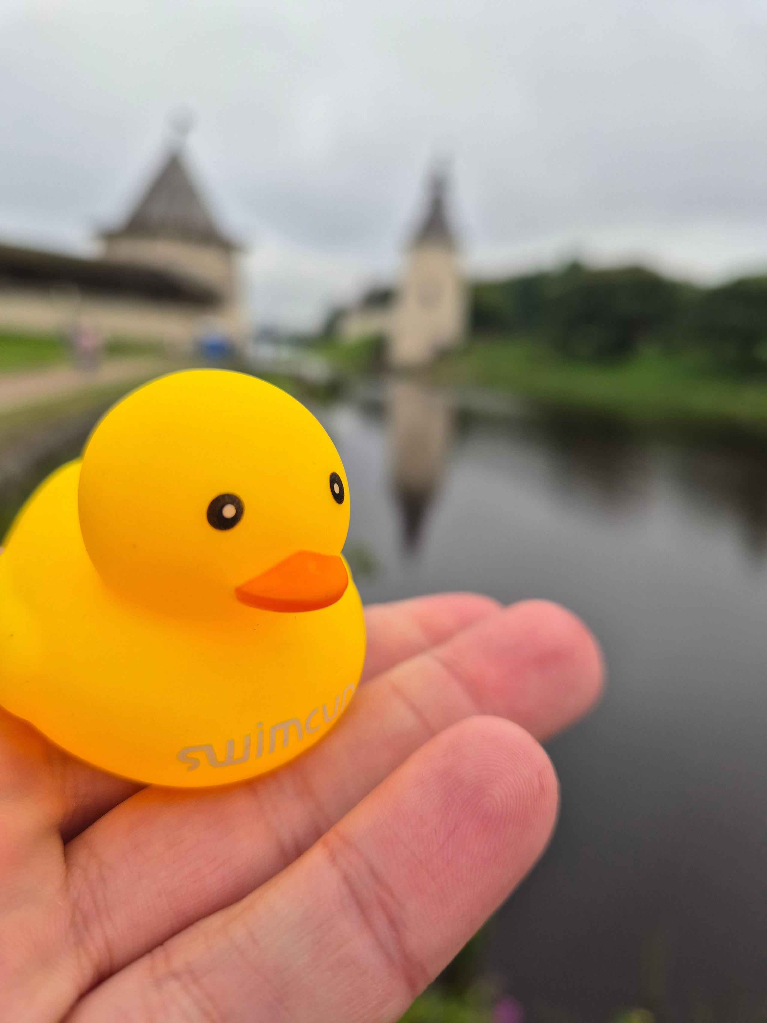 В стартовом пакете - очередная уточка от SwimCup. Желтая