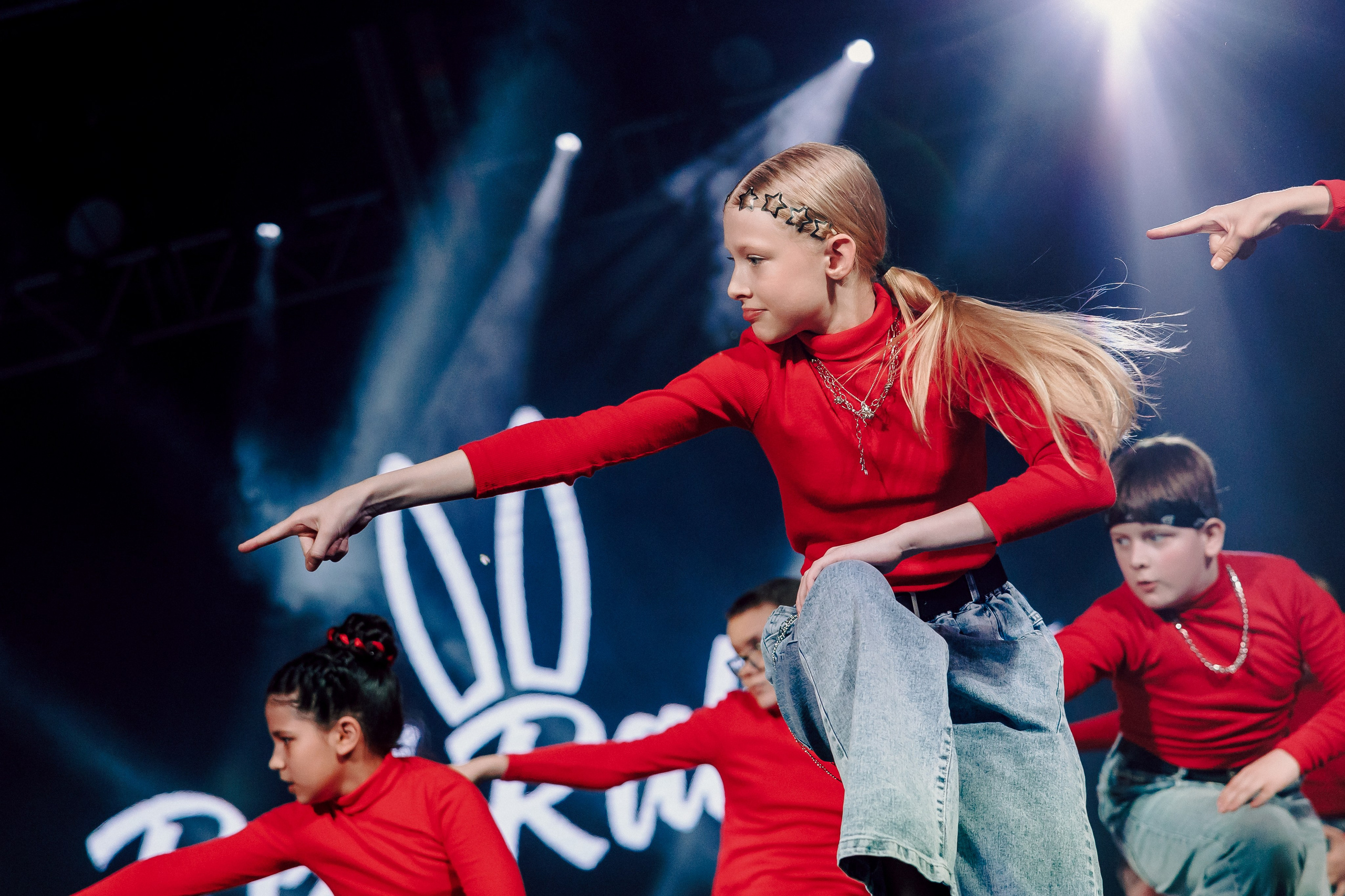 Отчётный концерт танцевальной школы «Red Rabbits» 2025. Лёшка Варзегов — фотограф