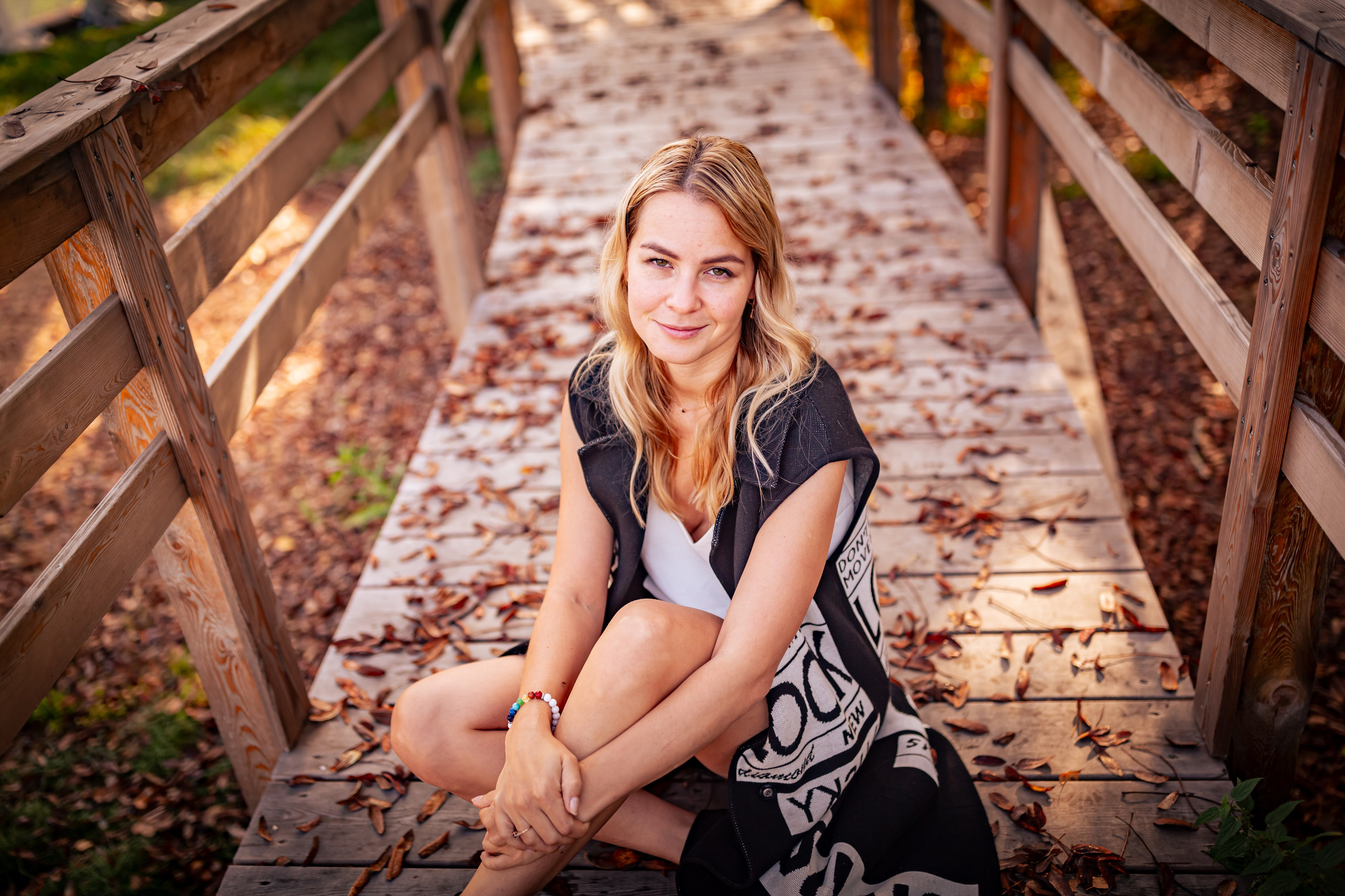 Фотосессия Ирины в осеннем лесу. Контент фотограф для экспертов в соцсетях Алена Собора Москва