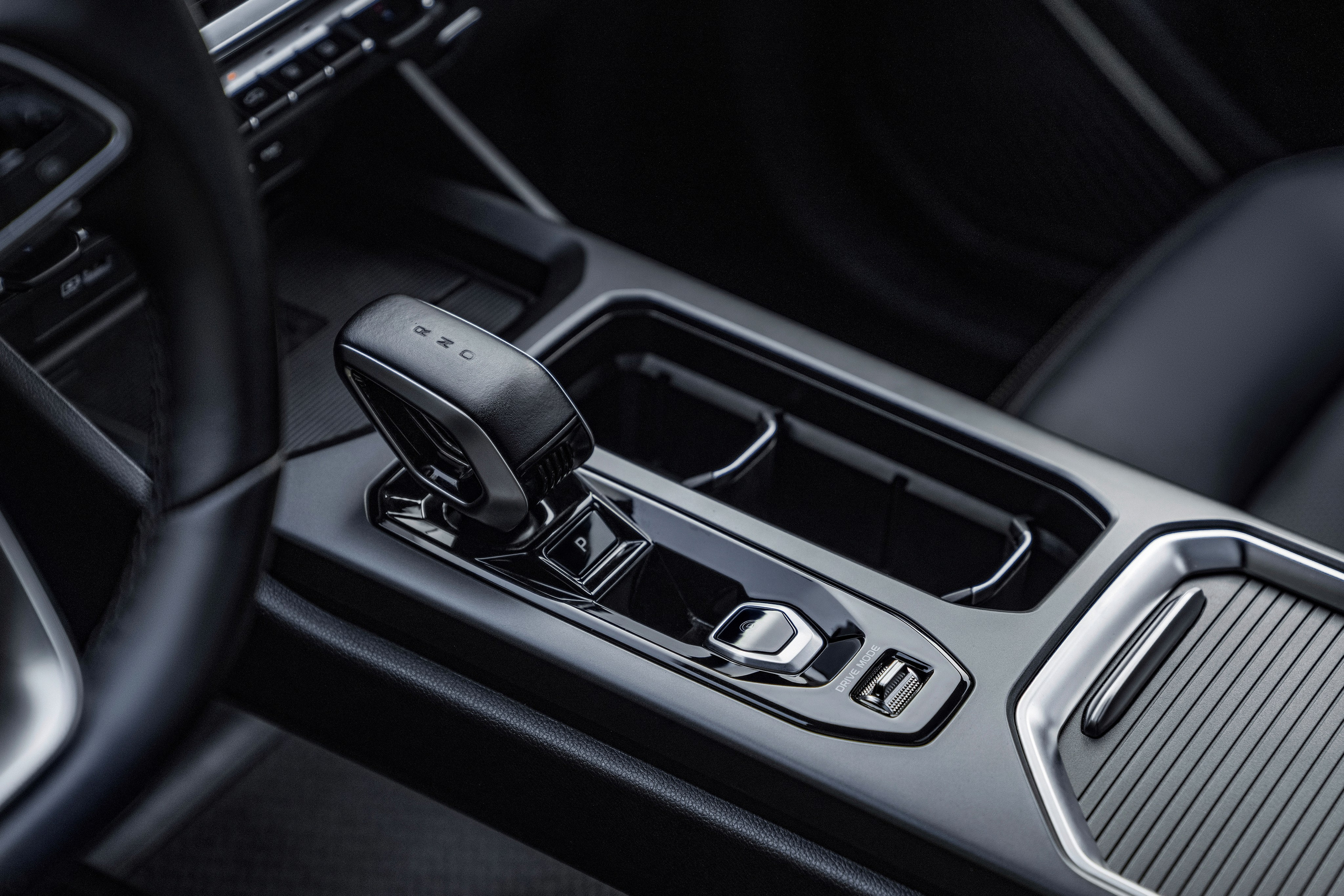 Geely Okavango (салон). Рекламный и портретный фотограф в Алматы, обучение для фотографов — Равиль Абушаев