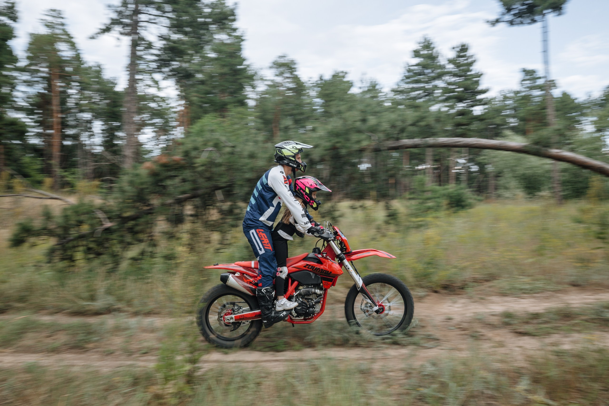 Папа, дочка и два эндуро. Профессиональный фотограф в Волгодонске и Ростове Владимир Казак