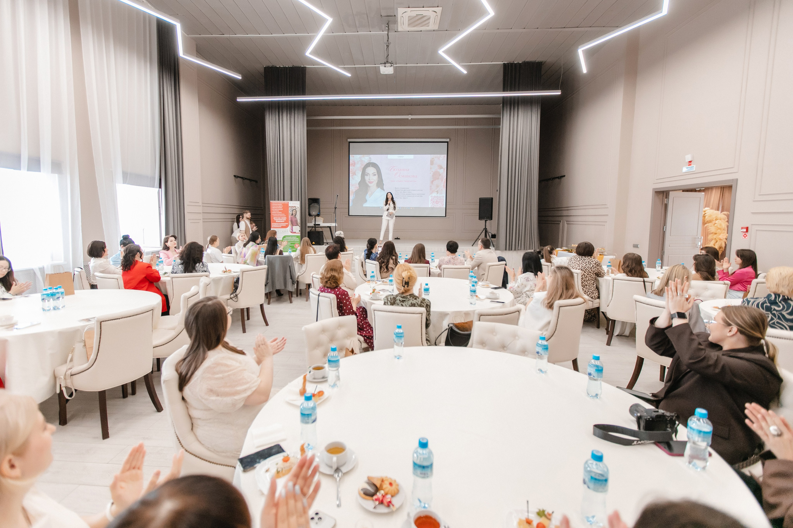 Дамский клуб 17 мая 2025. Роман Урумбаев фотограф Нижневартовск