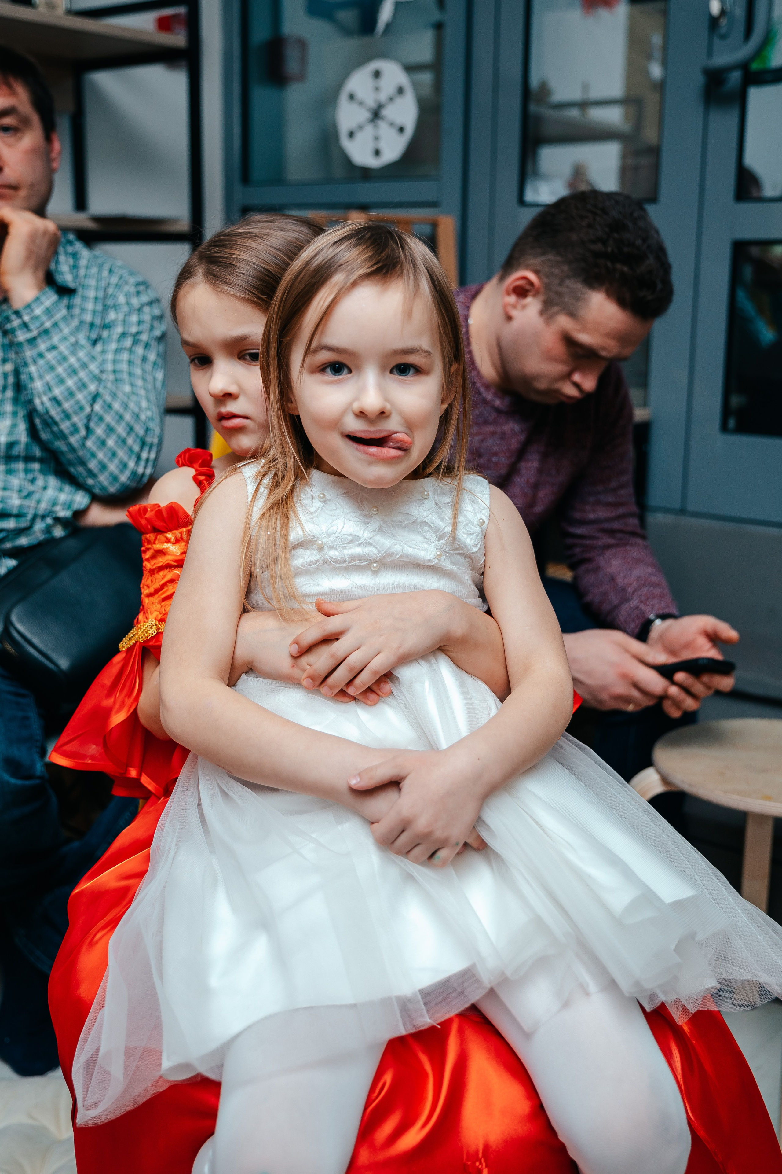 Новогодний утренник в Монтессори-школе. Семейный lifestyle фотограф в Санкт-Петербурге Людмила Пахомова