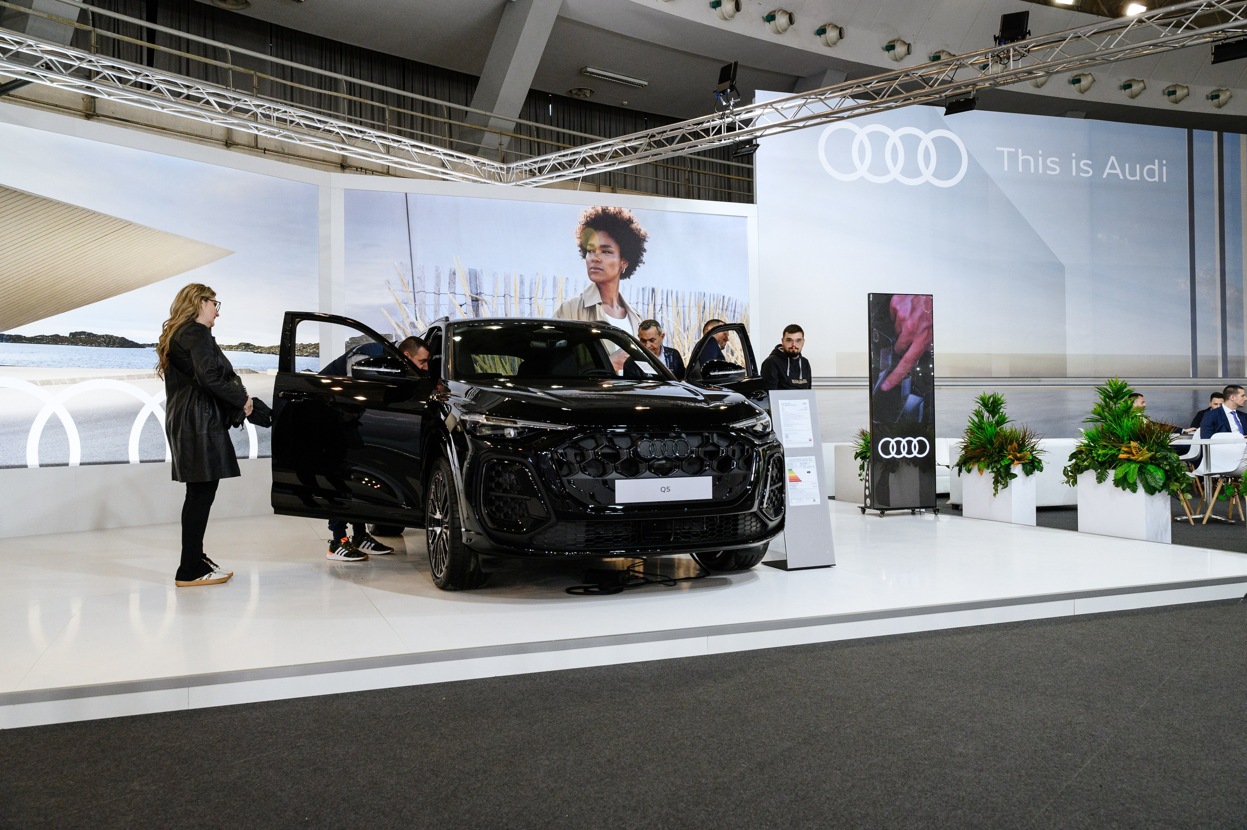 56-й Международный автосалон в Белграде. Елена Чеснокова спортивный фотограф во Владимире и Белграде