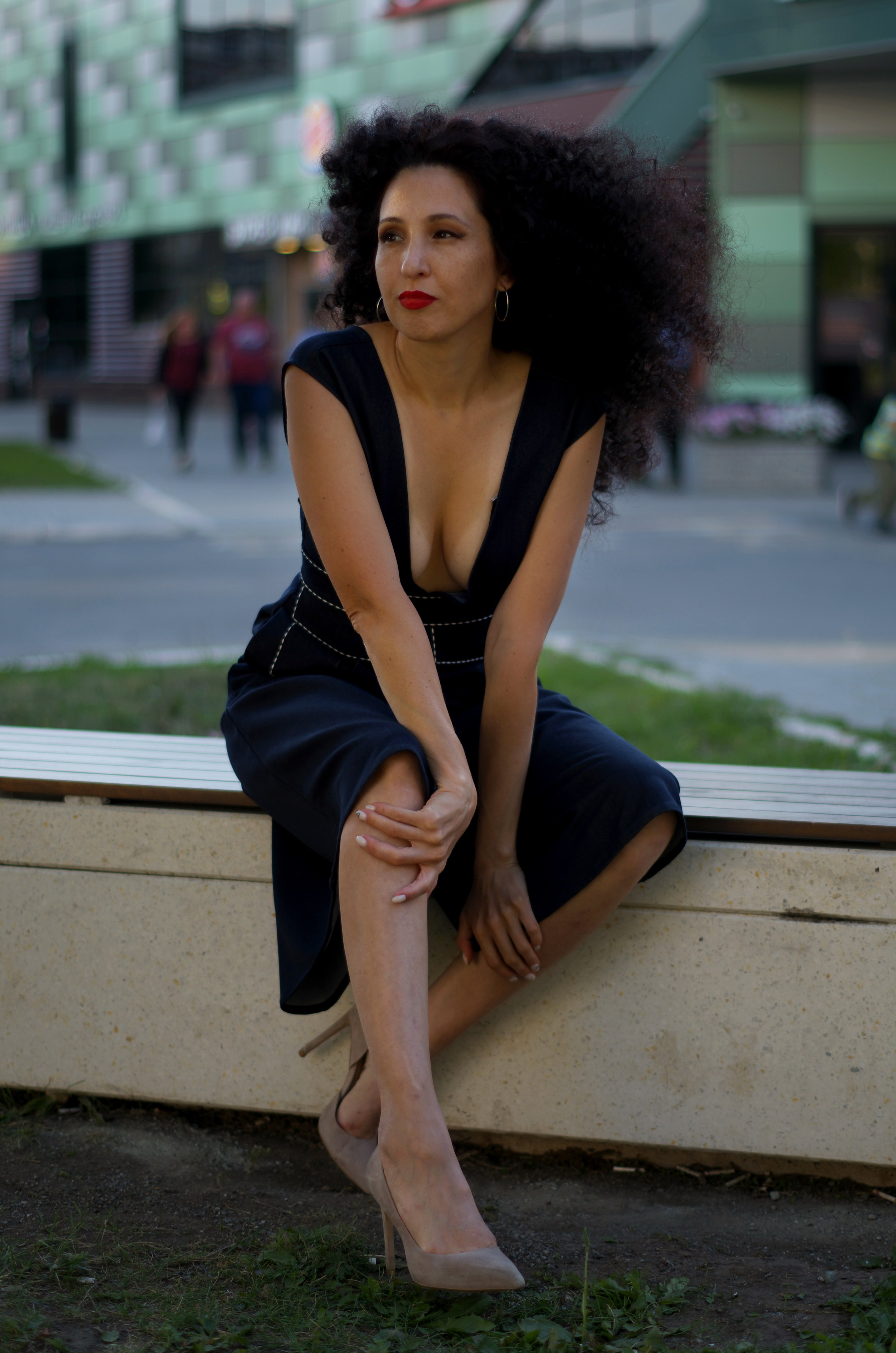 Женский портрет: стрит. Фотограф Марина Доглядная Челябинск фотосессии с лошадьми, мотоциклами