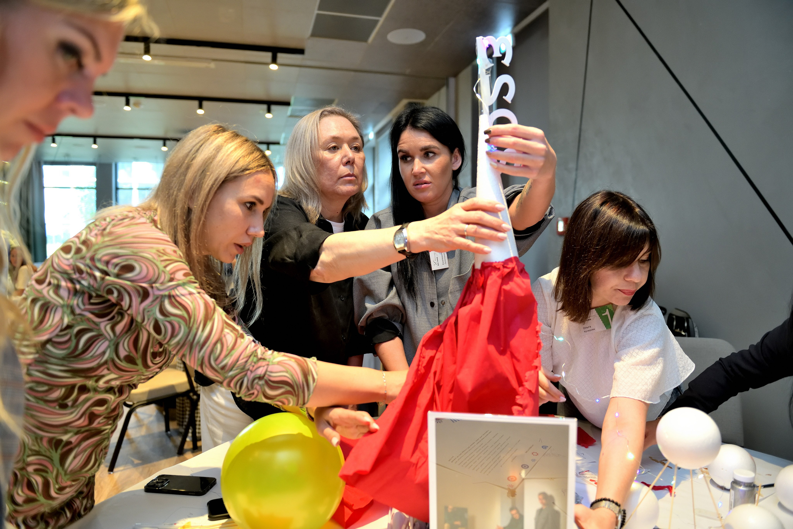 "Участники тренинга выполняют задание".