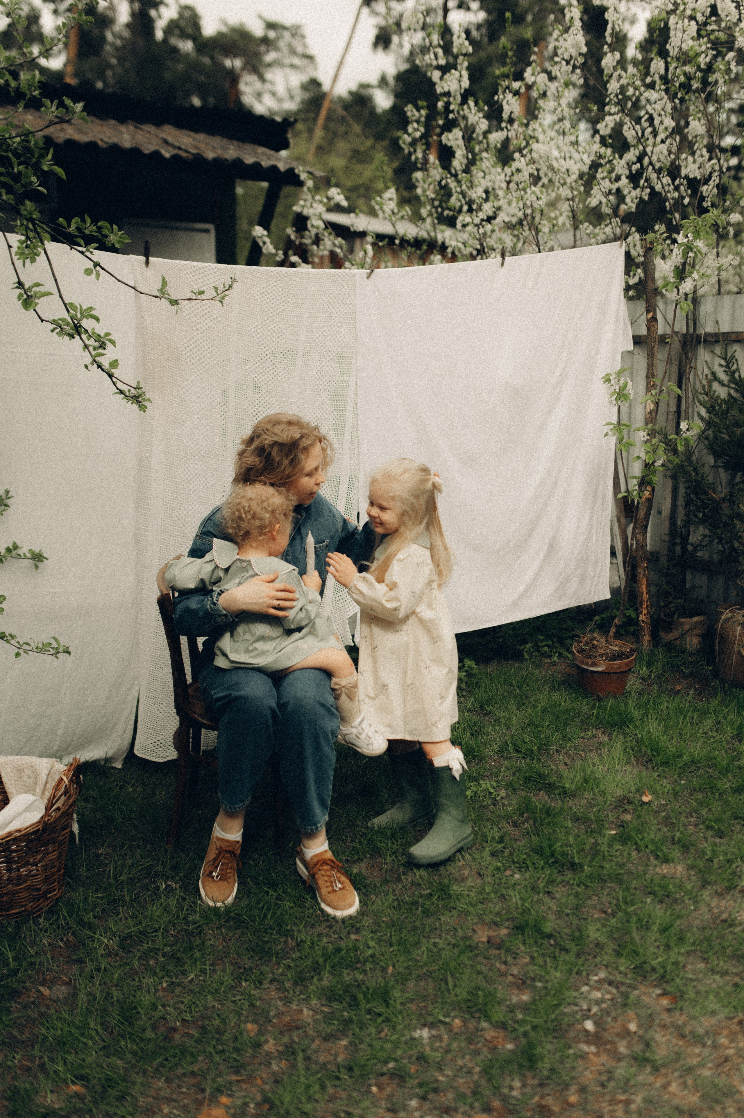 Весна в ладошках. Семейный фотограф в Москве Екатерина Денисенко | Фотосессии без постановки дома и в студии