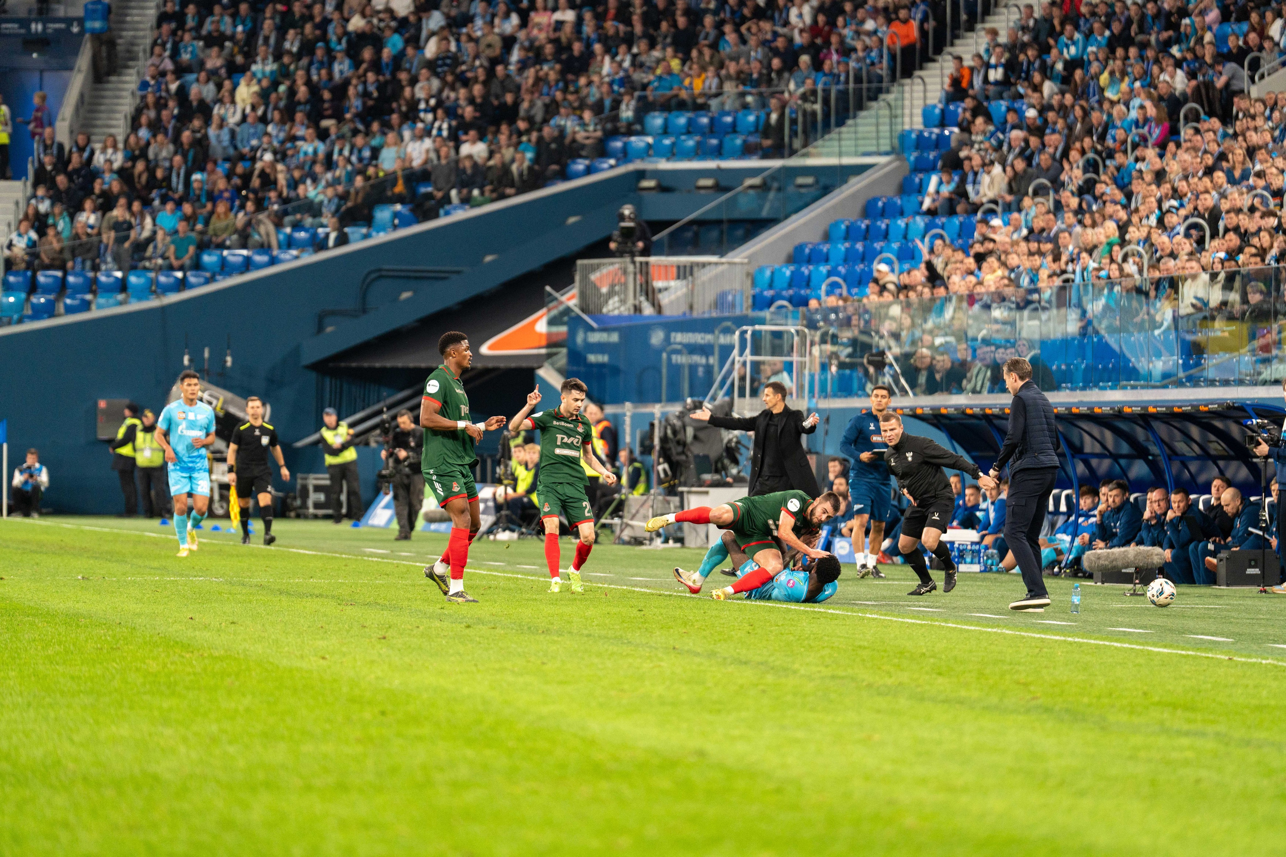 Зенит — Локомотив: фотогалерея 14-го тура РПЛ на Газпром Арене | Антон Гауф. Спортивный фотограф в Санкт-Петербурге | Антон Гауф