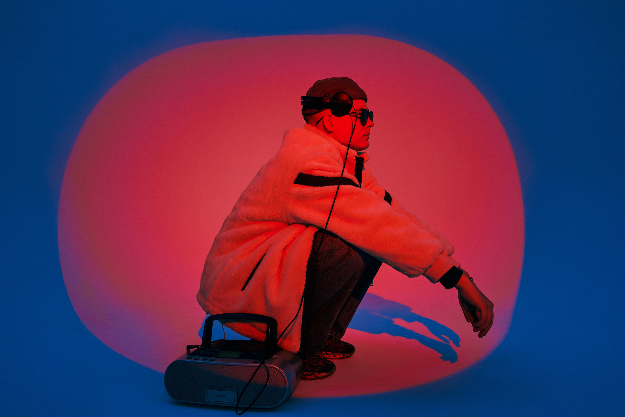 Креативная студийная фотосессия диджея NNK: яркий стиль и эмоции. Дмитрий Мазуркевич: Профессиональный Репортажный Фотограф