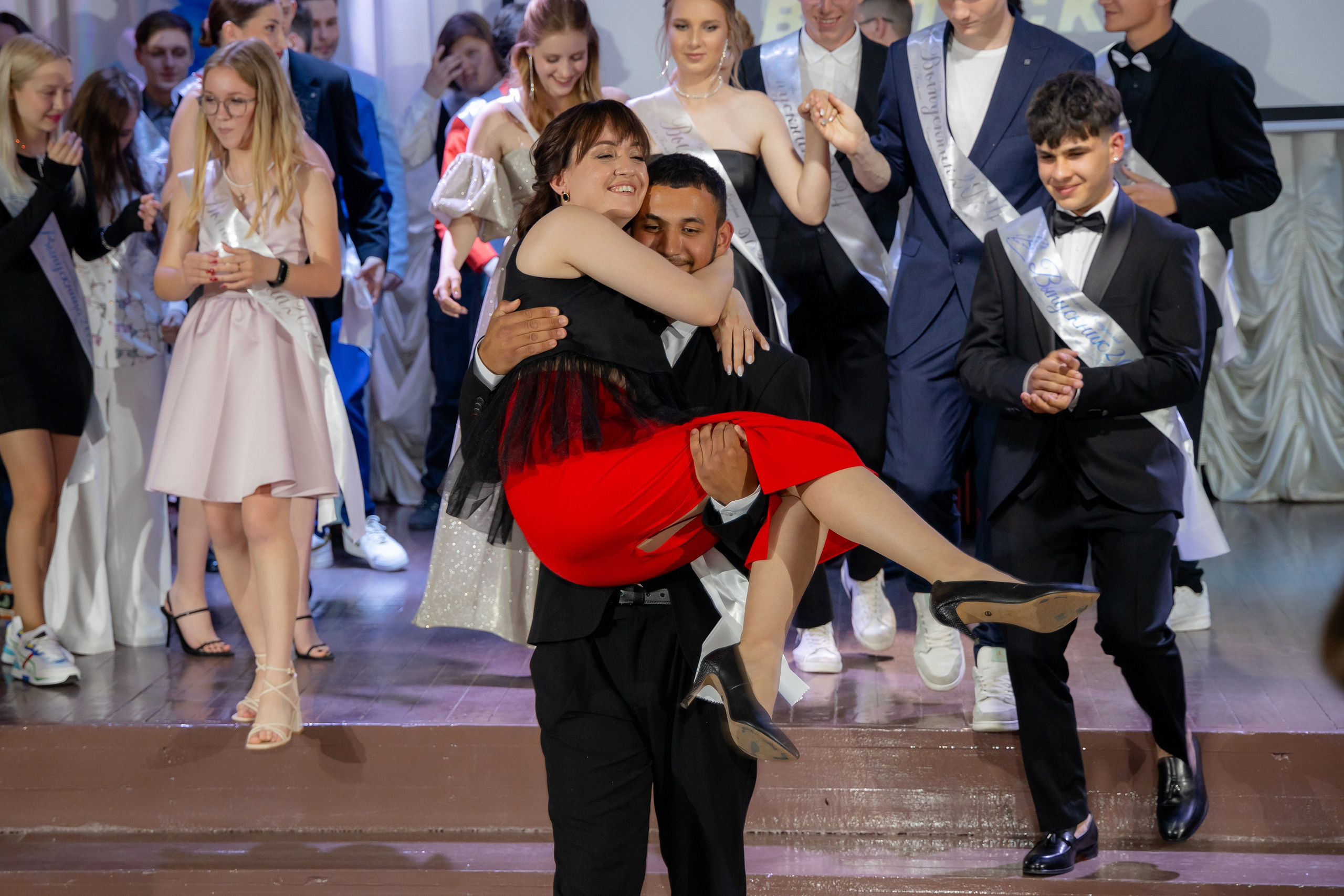 Школьный выпускной 2024 год в Соколе (Минск). Свадебный фотограф в Минске/Беларуси Сергей Спиридонов