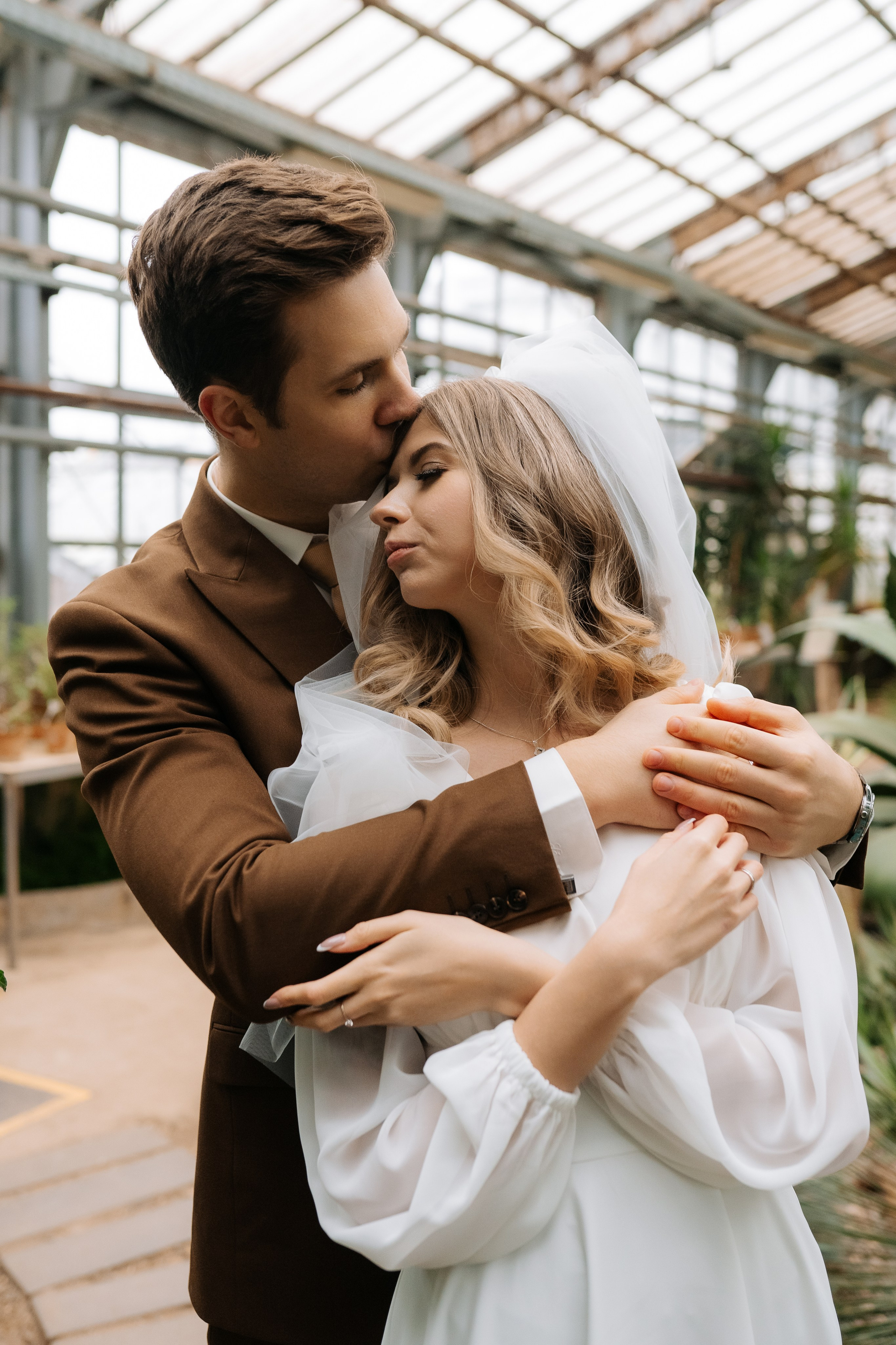 Свадебная фотосессия в оранжерее, Москва. Свадебный фотограф в Москве Анна Полушина