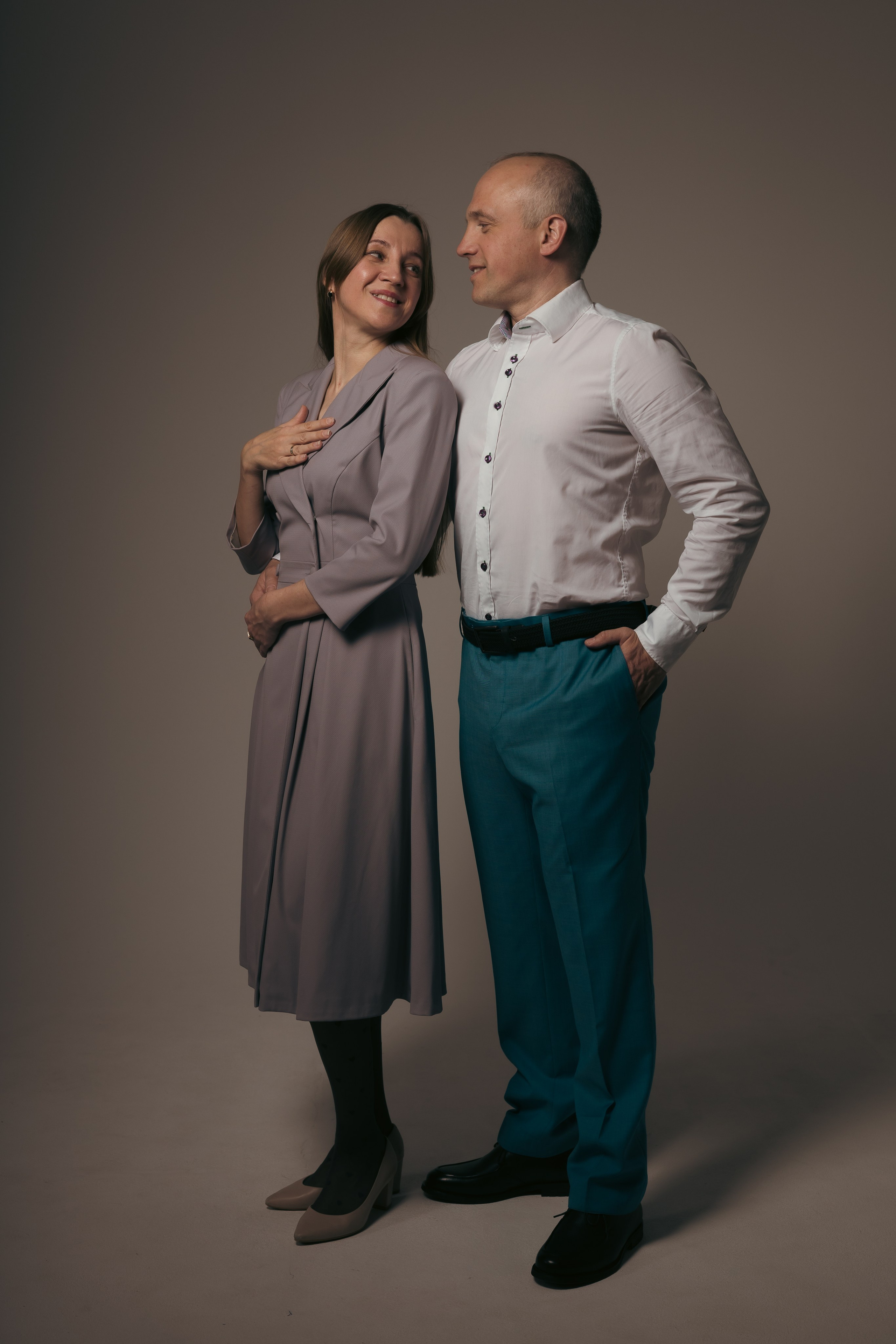 Наталья с семьей. Фотограф Julia Milton | Портреты, съемки для маркетплейсов, лавстори, съёмка беременности в Санкт-Петербурге. Обучение фотографии в Спб очно