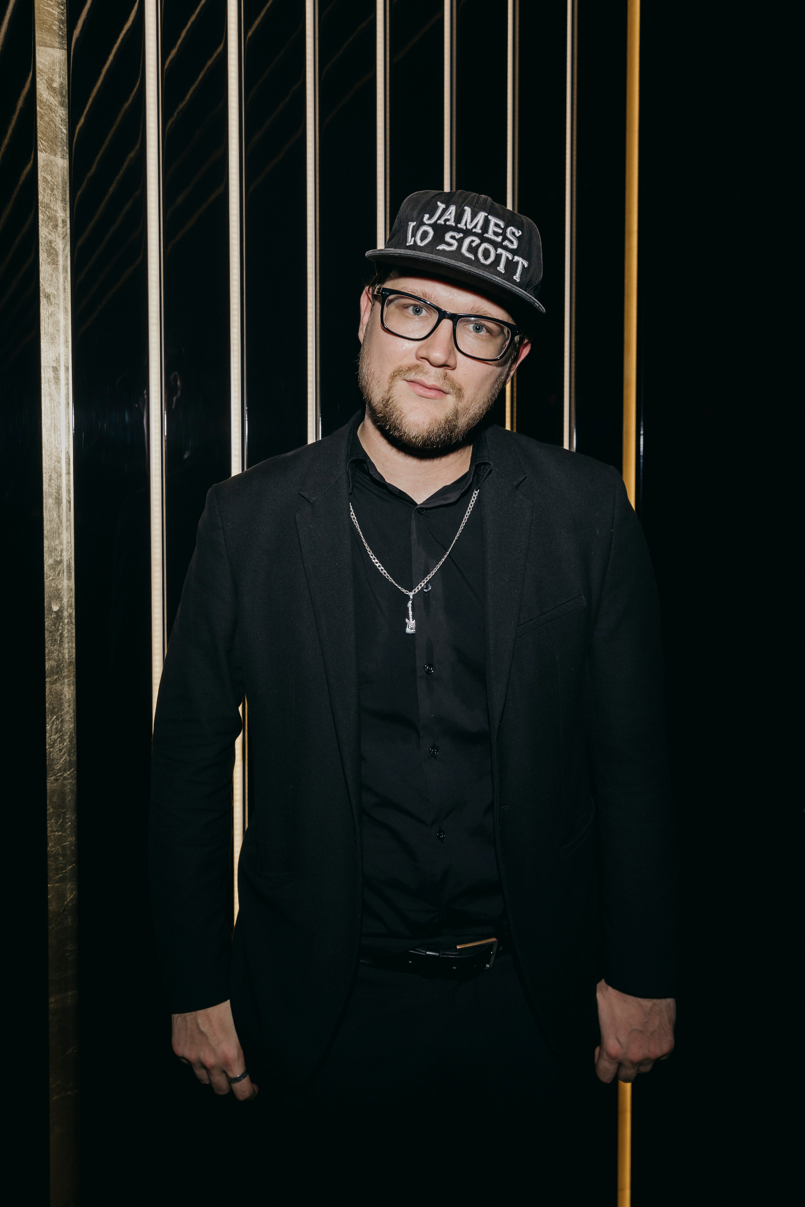 Константин Лоскутов на закрытой презентации клипа JONY на песню «Никак».