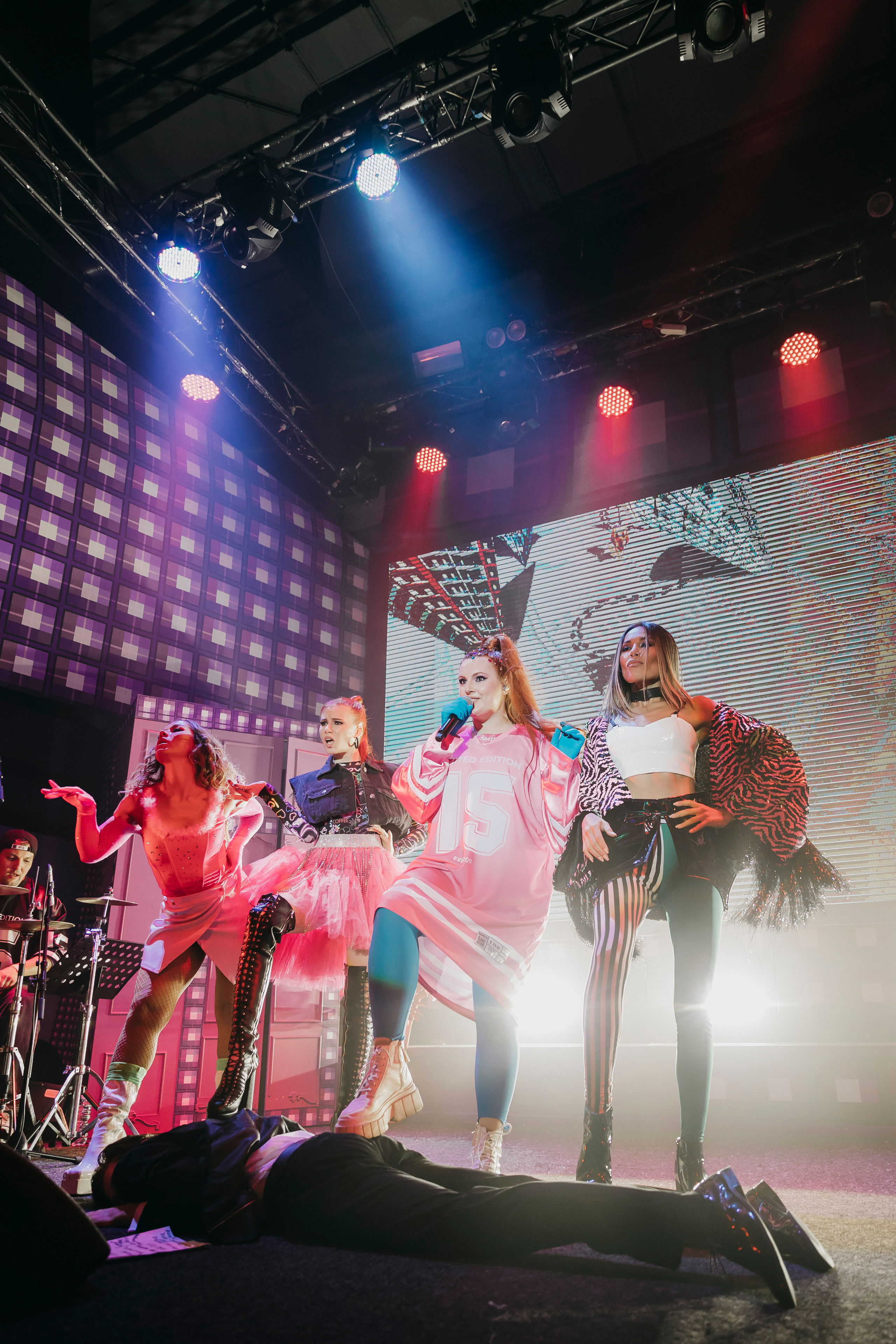 Первый сольный концерт LINA LEE: хочу быть…. «Птичка на проводе»: информационный портал в Москве