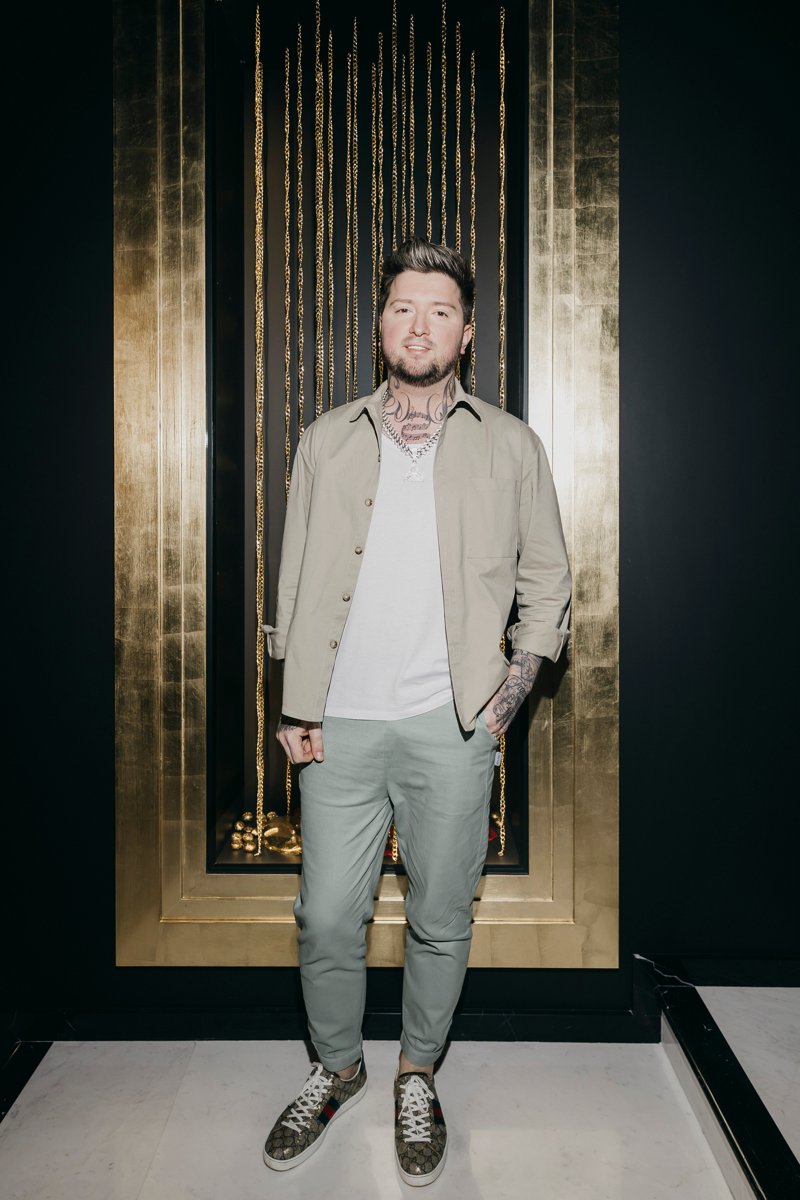 Alex Davia на закрытой презентации клипа JONY на песню «Никак».