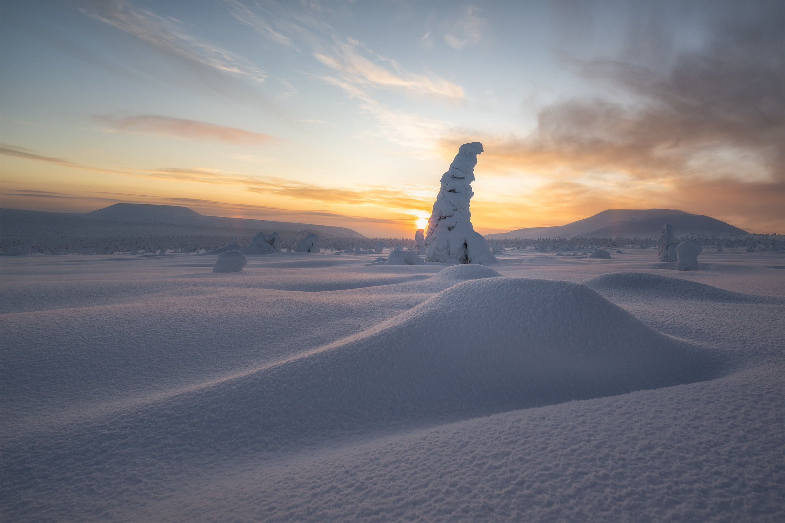 Зимний рассвет в Уральских горах 