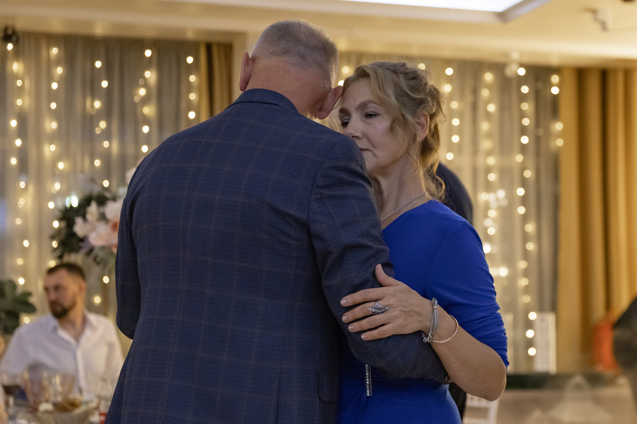 Танец гостей на свадебном торжестве