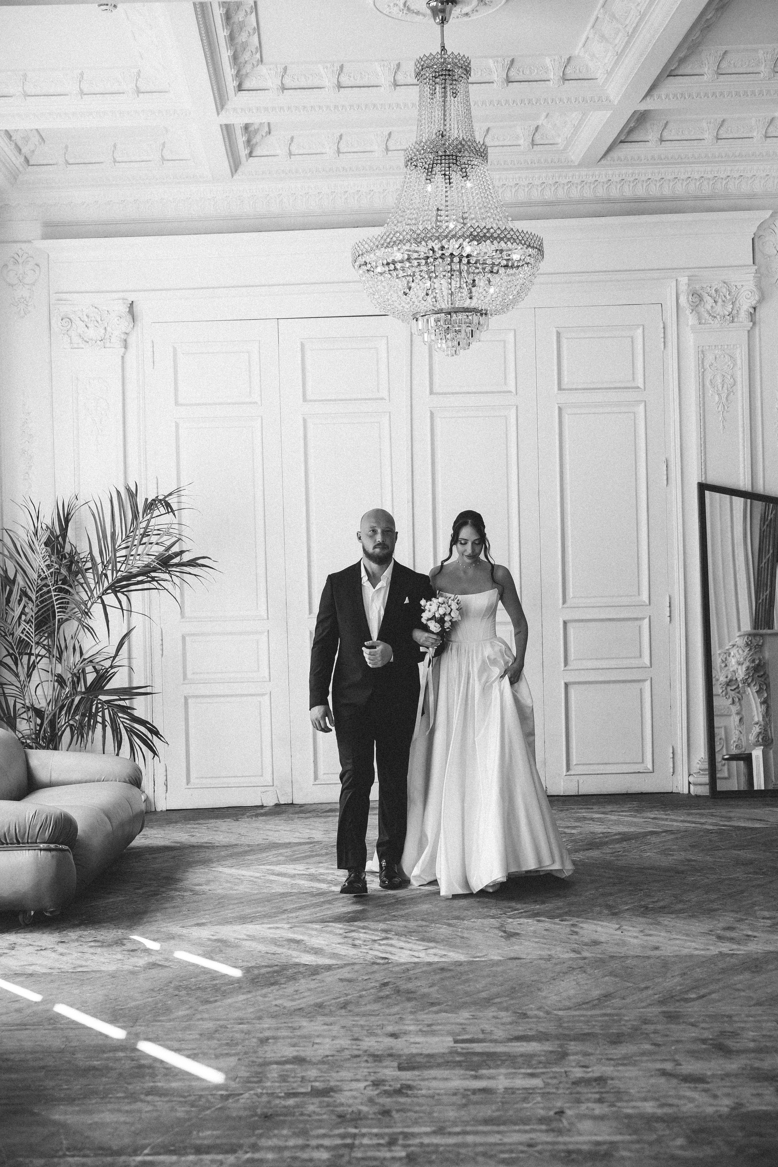 Свадебная фотосессия с росписью в Особняке Royal (Royal Studio). Свадебный фотограф в Москве — Оскар Гелманов