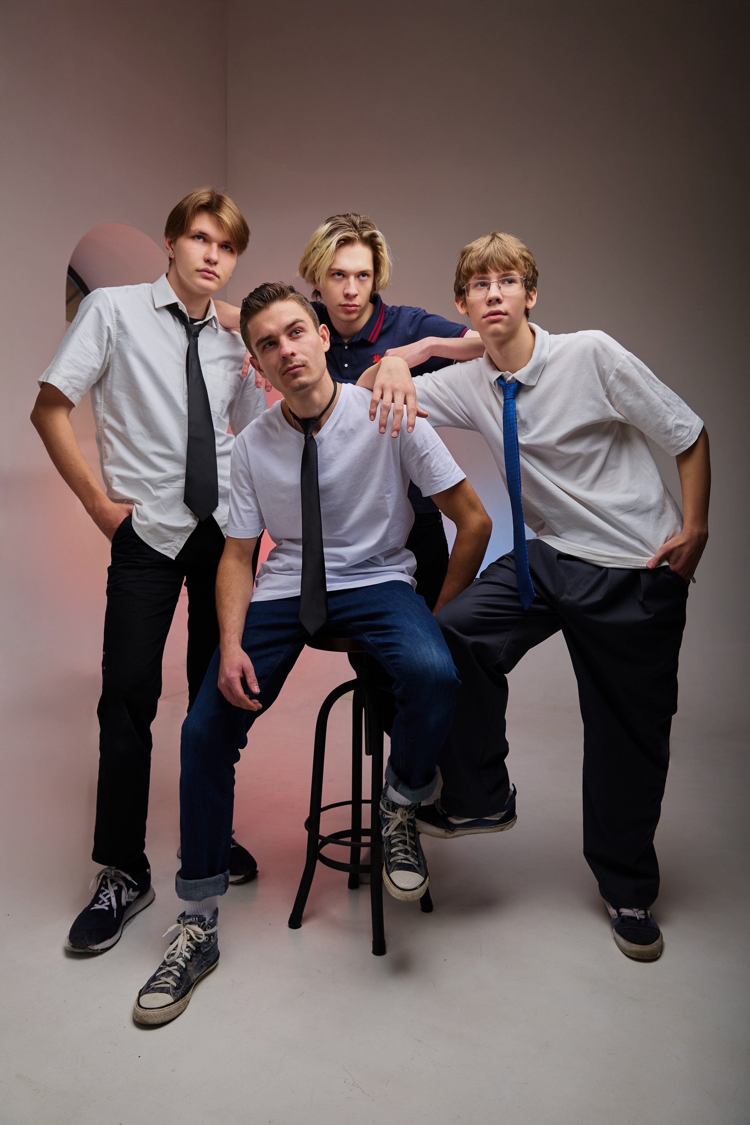 Выпускные альбомы для старшеклассников в Красноярске от AlbomKras 🎓✨. AlbomKras -выпускные альбомы Красноярска с авторским дизайном и качественной фотосъемкой! ⭐⭐⭐⭐⭐ 5.0