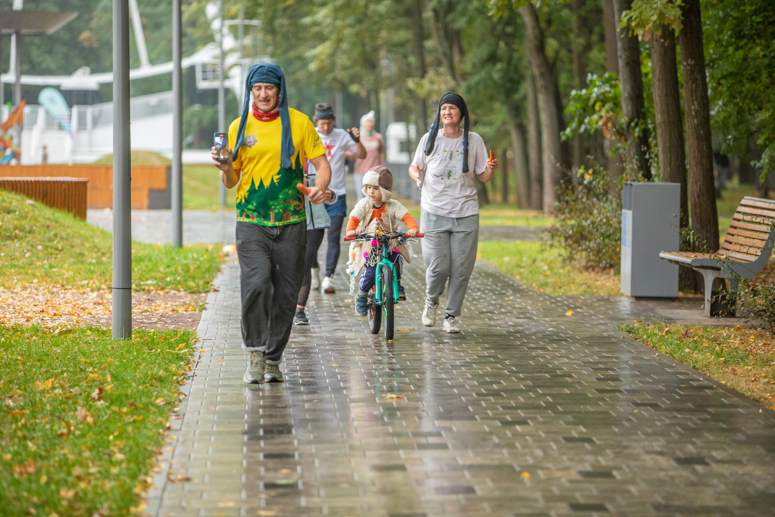 7 лет забегам 5 вёрст Химки 28.09.24. Фотограф Сергей Ловкий