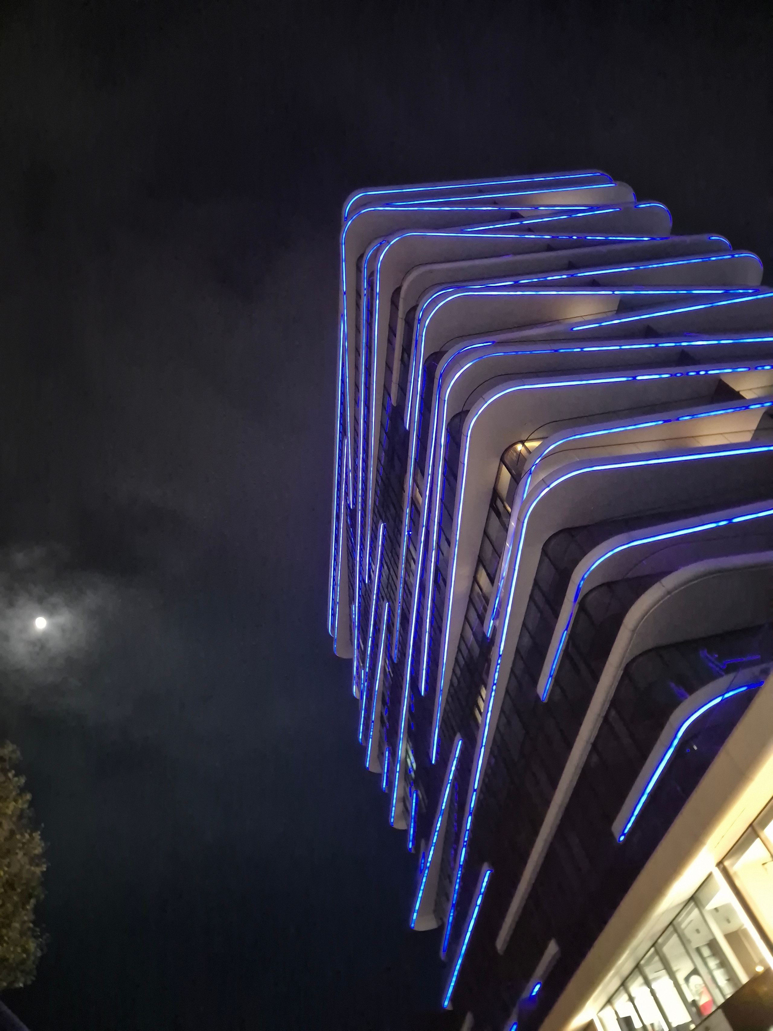 Жили поближе к месту проведения экзамена в европейской части города