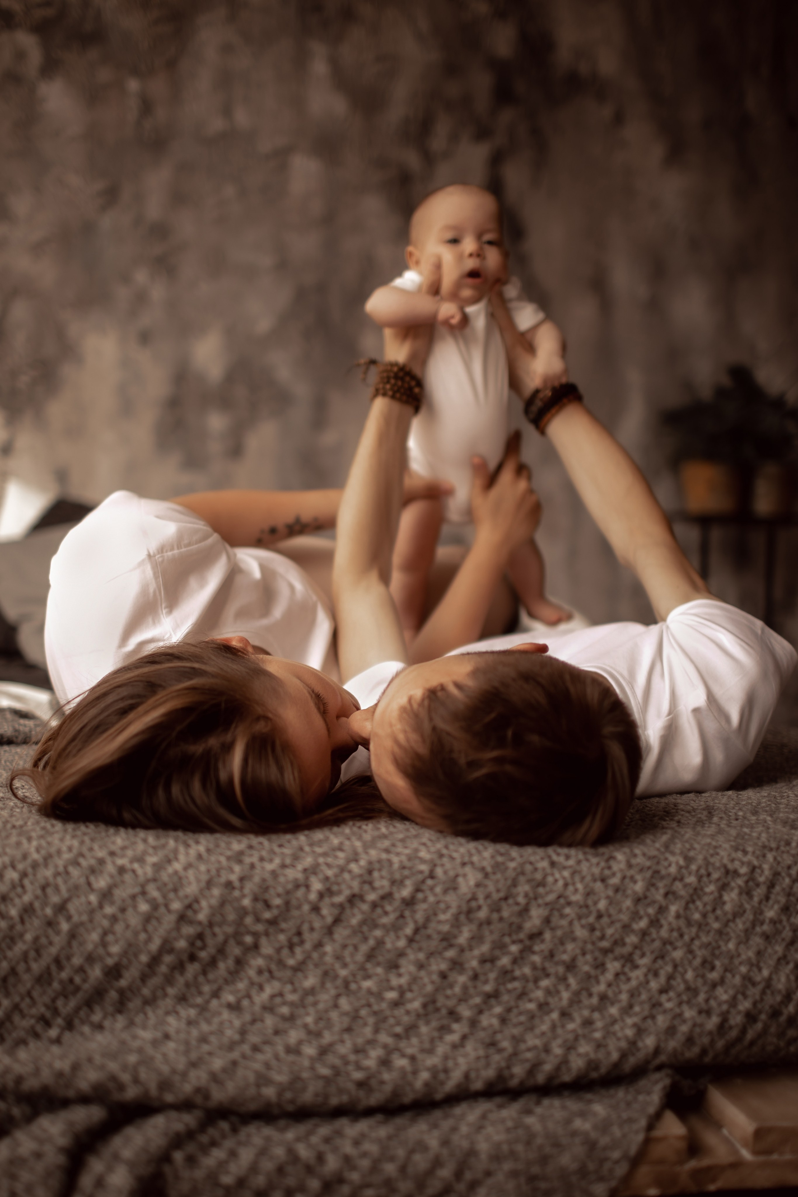 Валерия и Геннадий с крошкой. Семейный фотограф в Москве