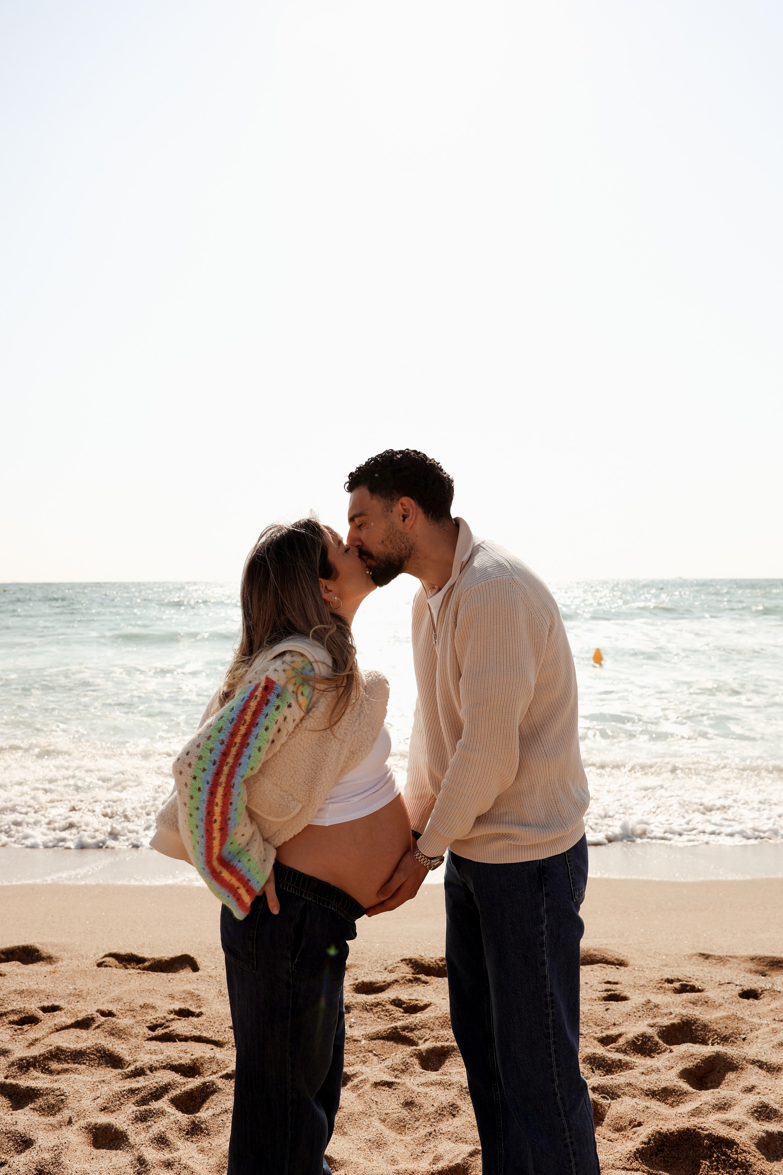 Sunny morning at the sea. Natalia Zhuravleva|family, newborn, maternity photographer in Barcelona