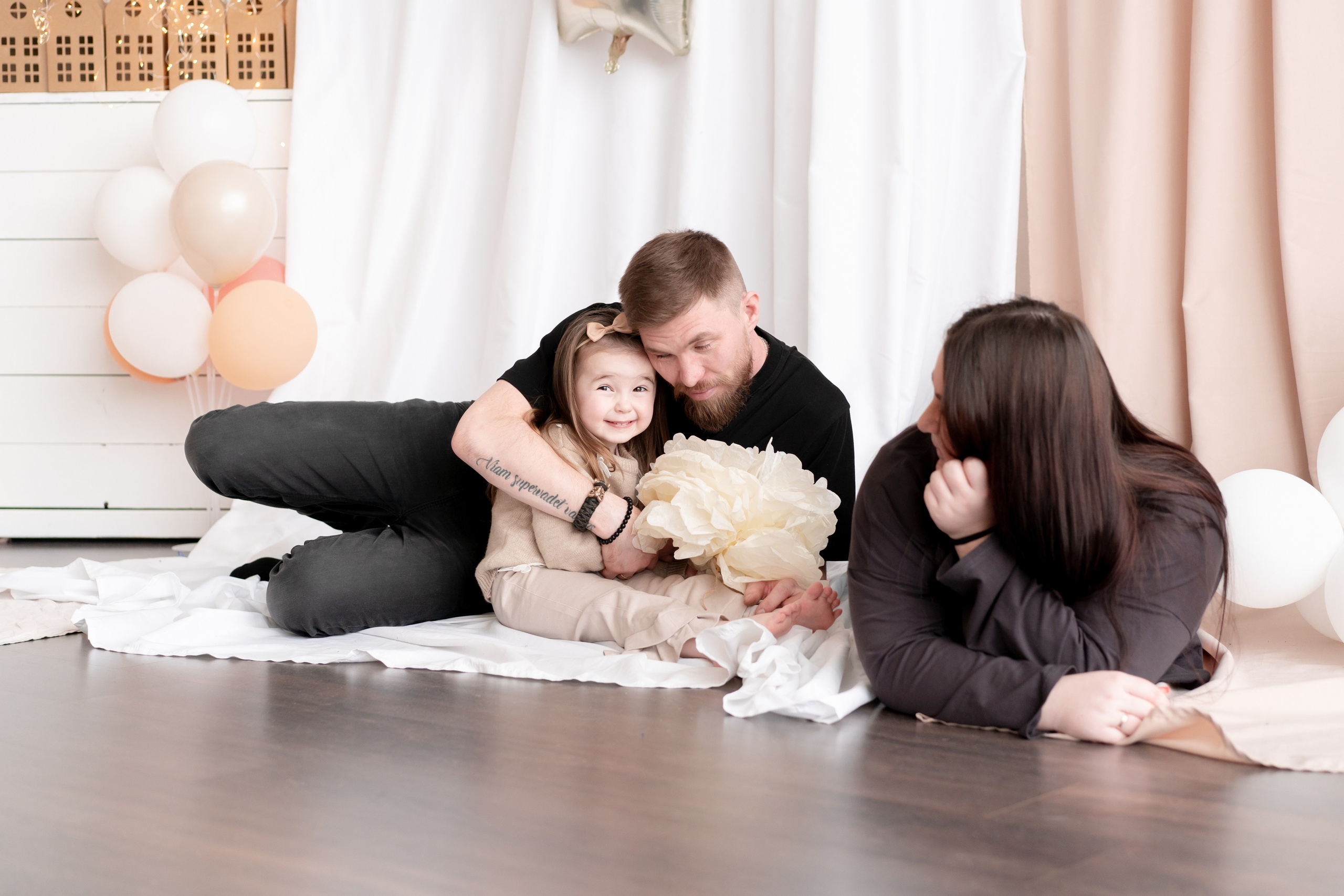 С Днём Рождения ребенка, портрет. Детская, семейная фотостудия в Санкт-Петербурге