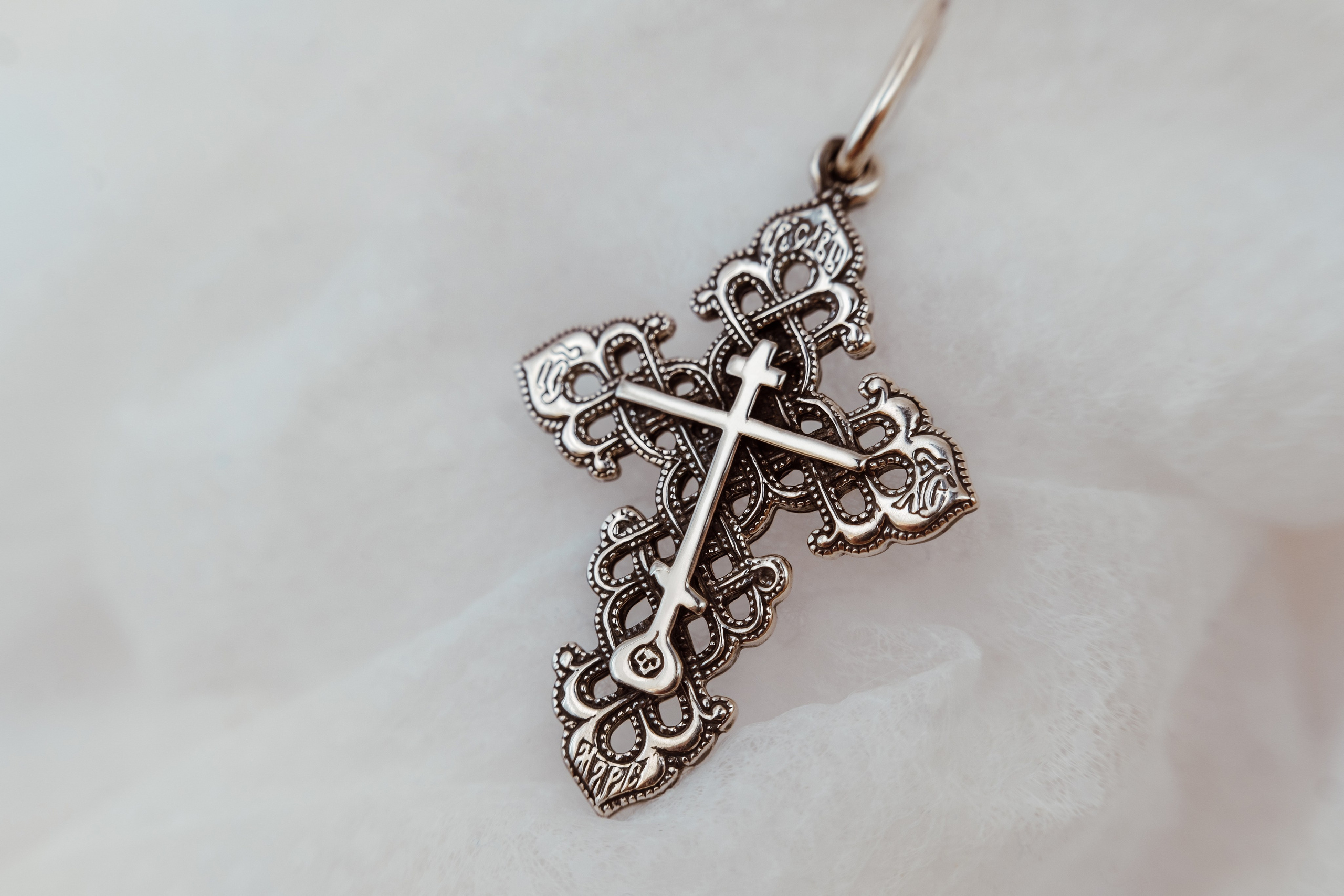 Съемка серебряных украшений в Санкт-Петербурге. Фотосессия для маркетплейсов