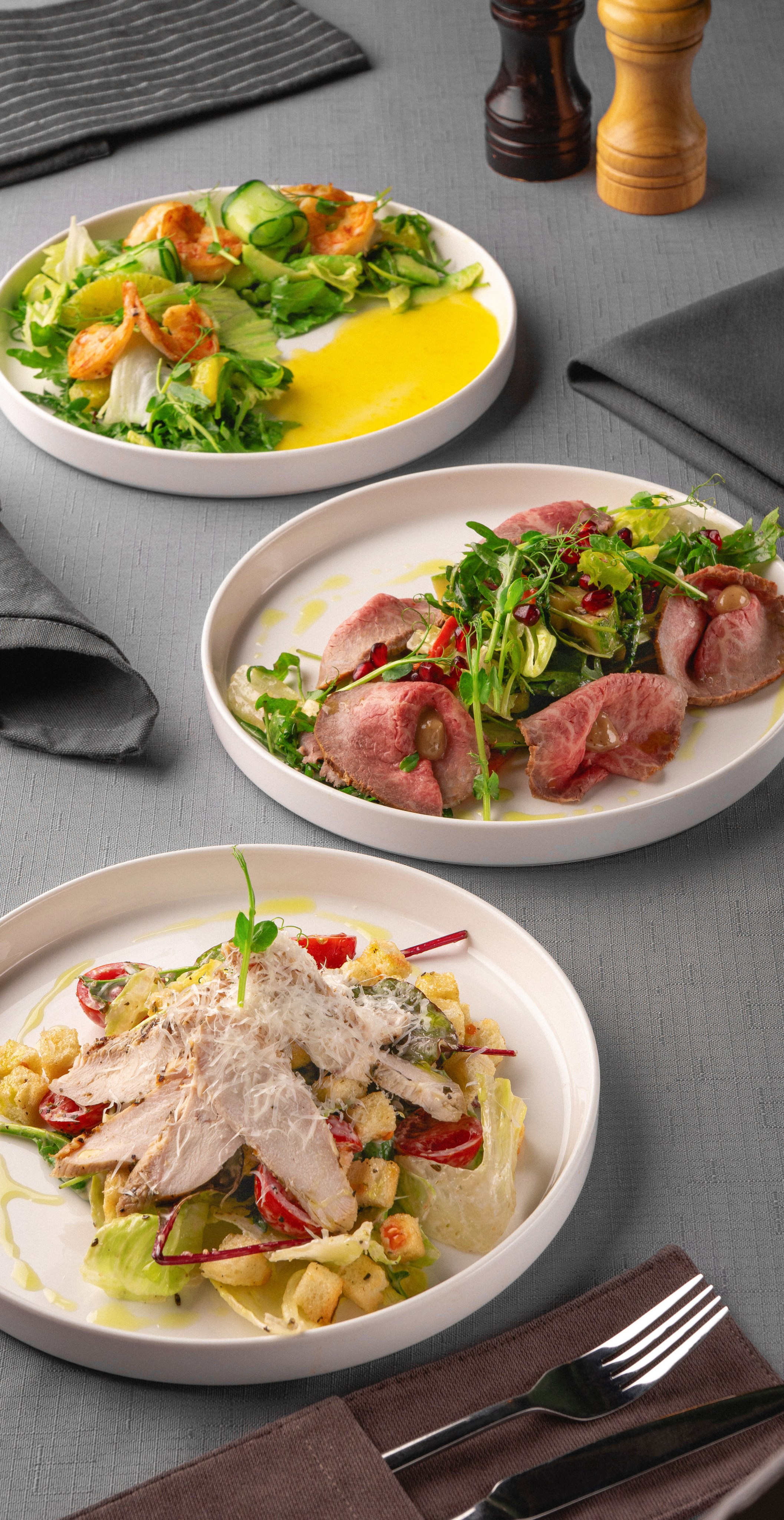 Фуд съёмка меню ресторана с несколькими блюдами в одном кадре