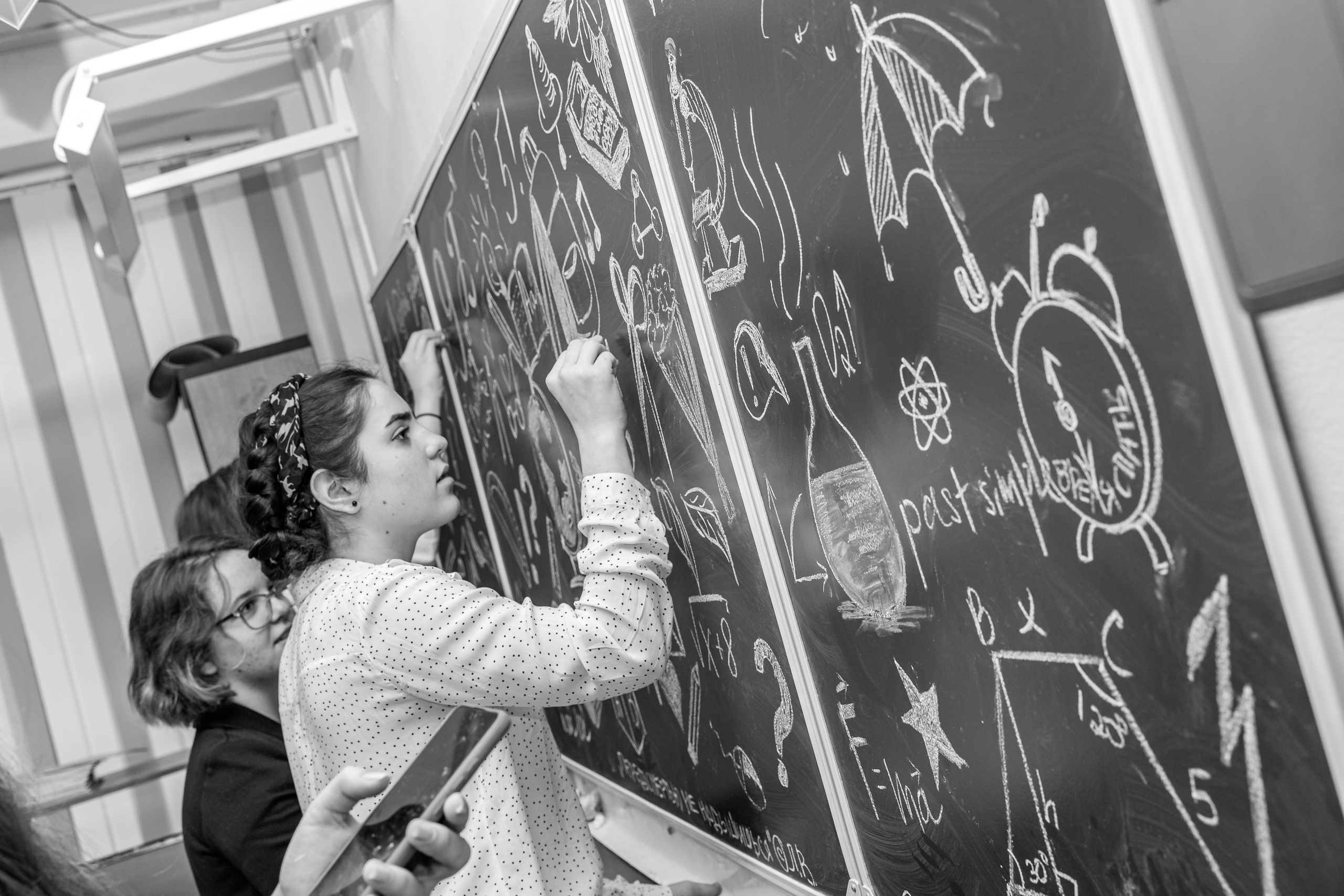 И В ШКОЛЕ ЕСТЬ ЖИЗНЬ. Марина Ушакова. Фотограф. Выпускные альбомы. г. Краснодар