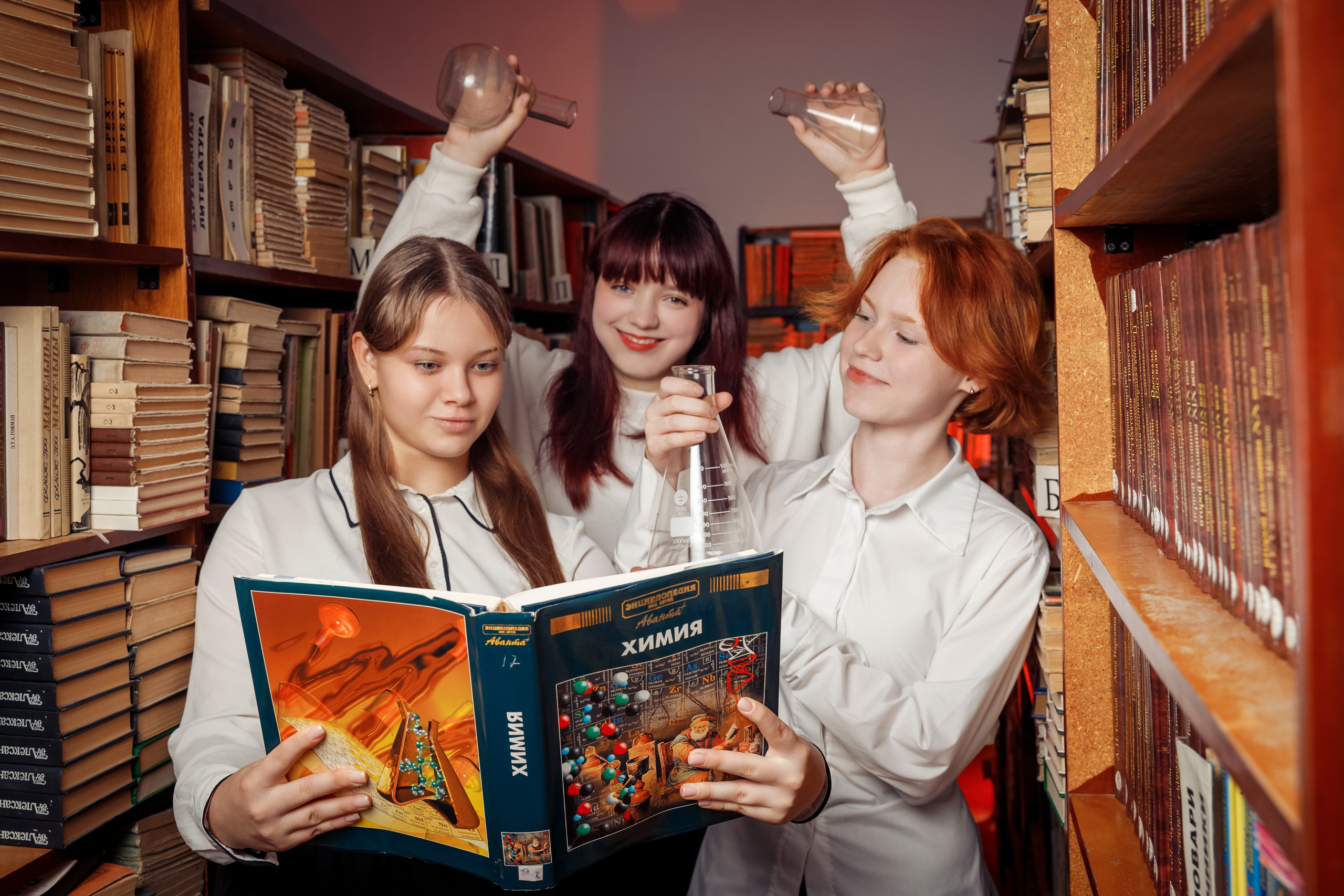 И В ШКОЛЕ ЕСТЬ ЖИЗНЬ. Марина Ушакова. Фотограф. Выпускные альбомы. г. Краснодар