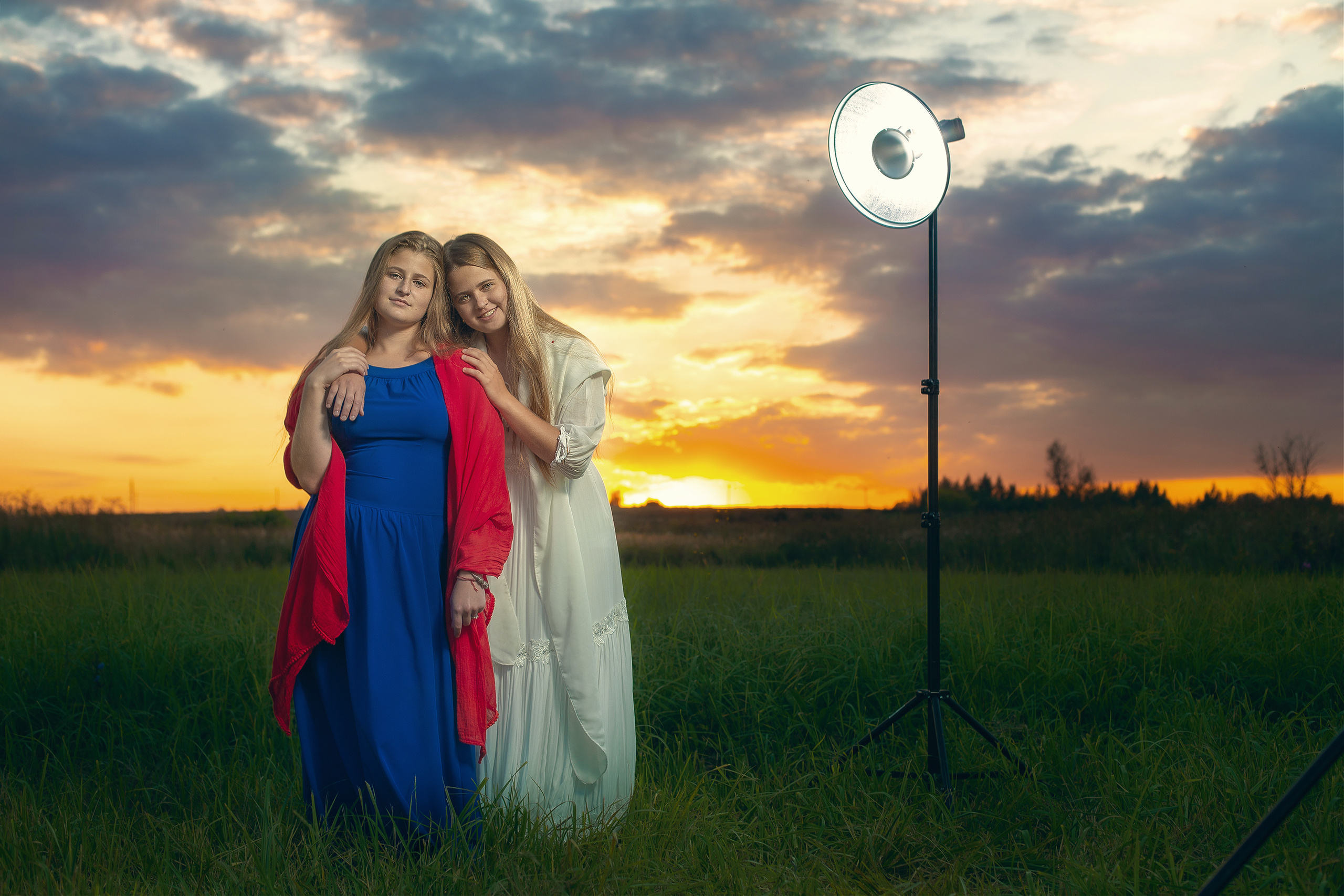 Две сестры. Фотограф Иван Скрыльков