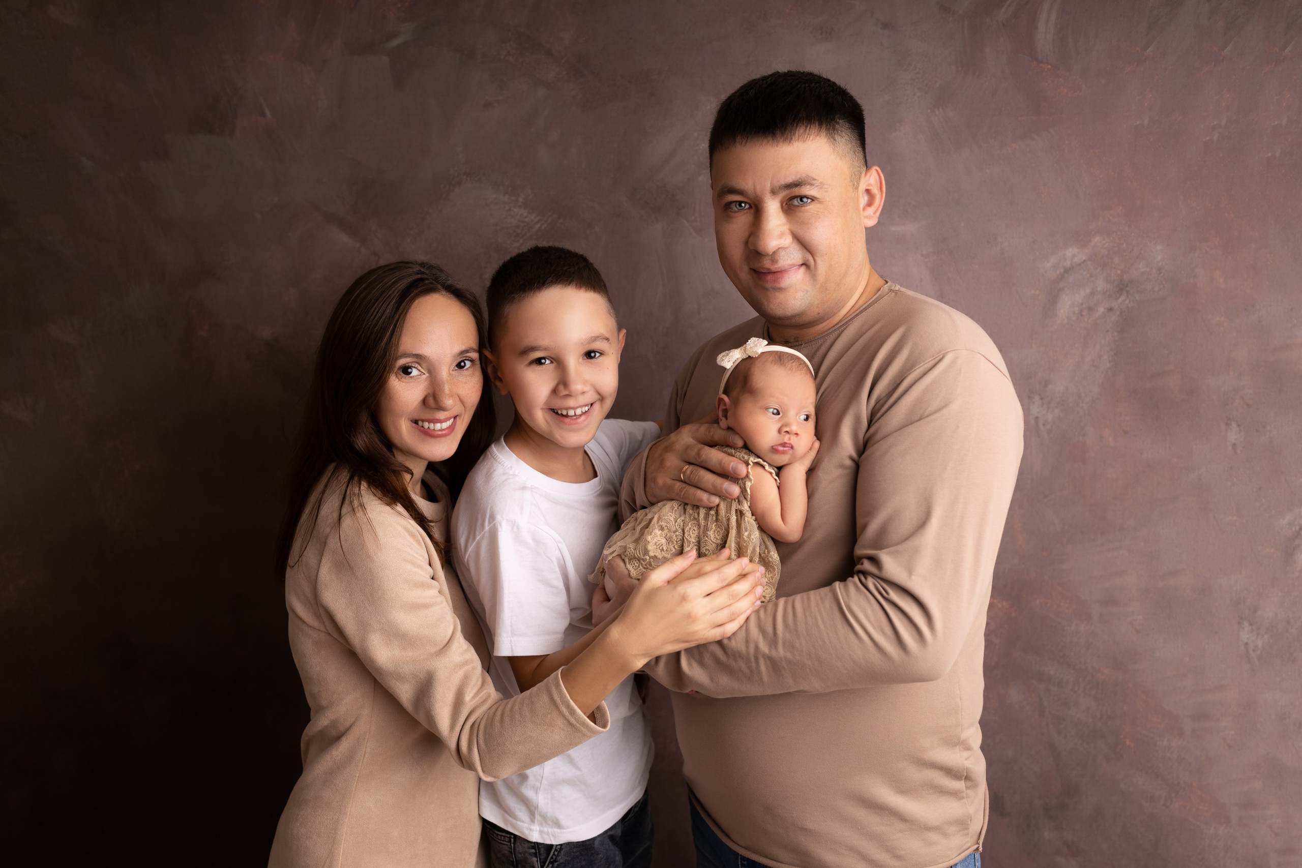 Семейные кадры от Elvira Kamaeva. Фотограф новорожденных малышей в Омске и Омской области Эльвира Камаева