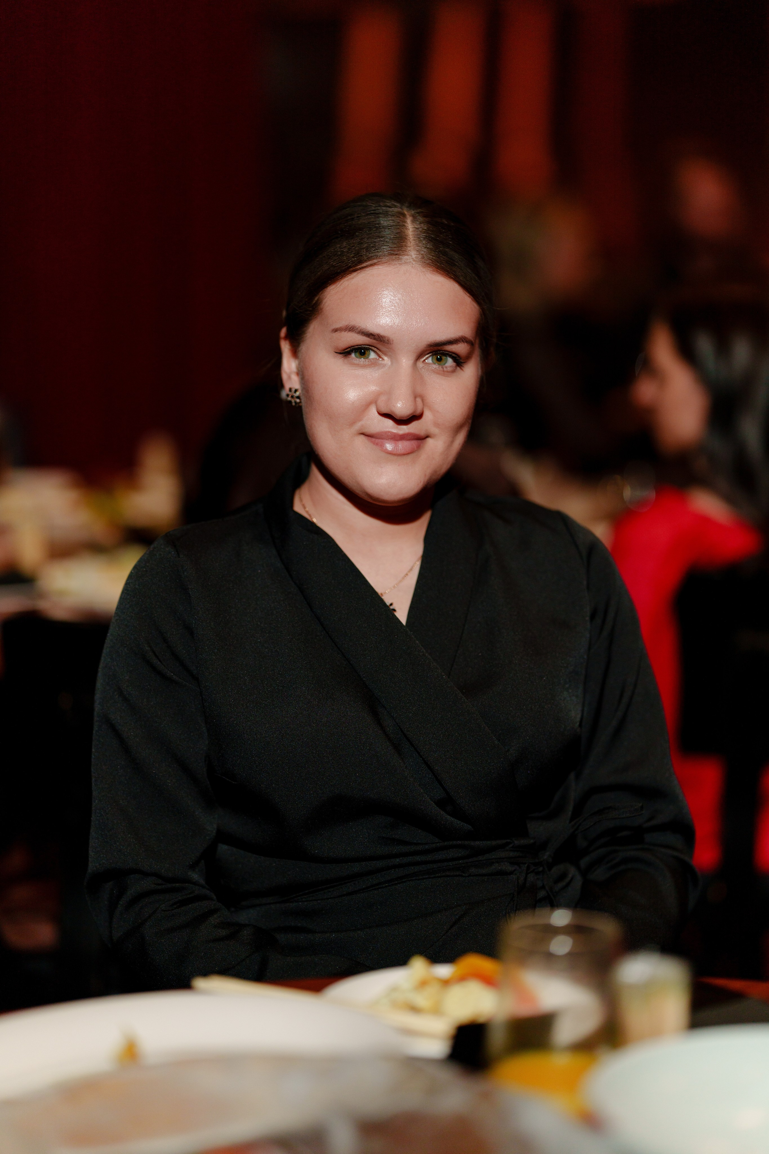 Репортажный фотограф на день рождения в ресторане KAI. Репортажный фотограф Москва Сергей Дружинин