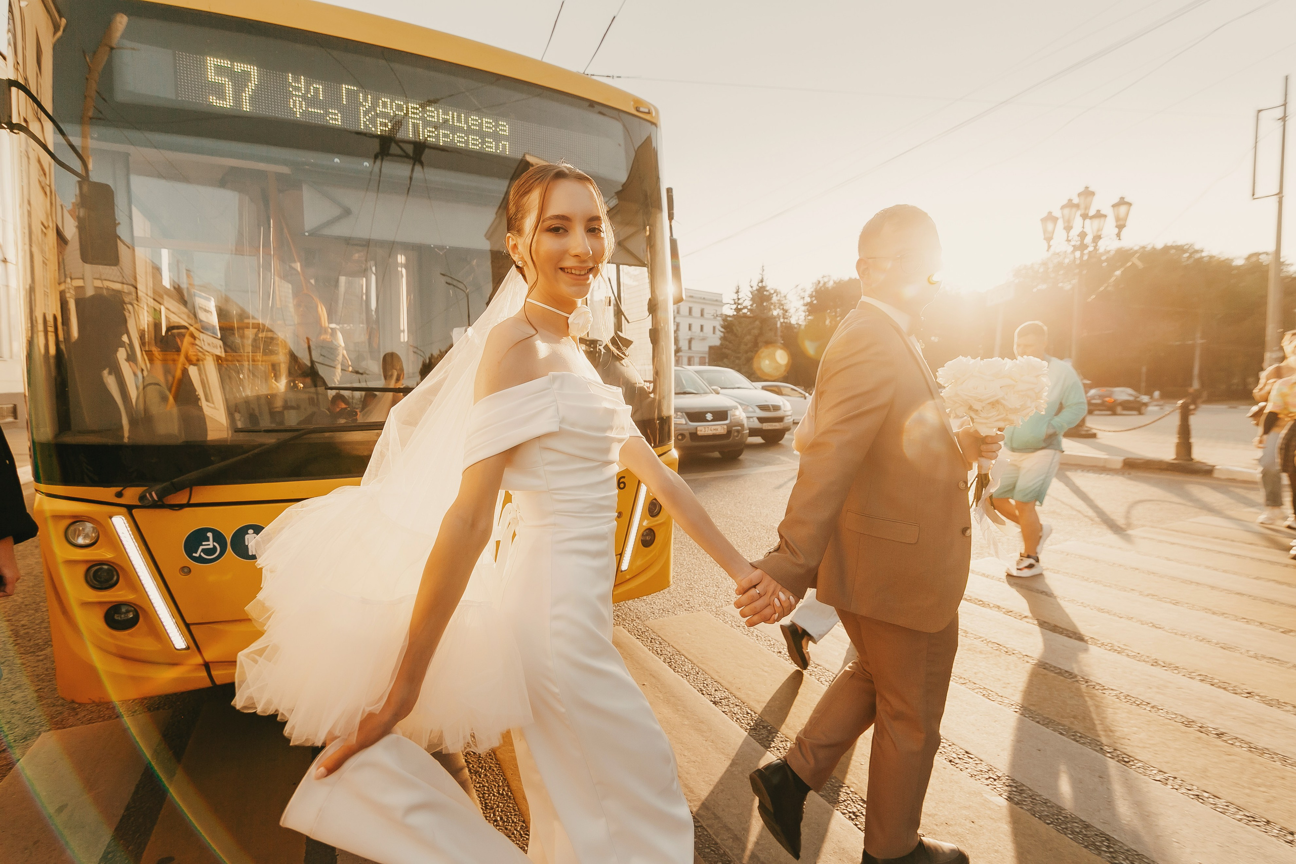 Свадебная осенняя фотосессия Ивана и Лидии в городе. Свадебный и репортажный фотограф в Ярославле и Санкт-Петербурге Роман Микрюков