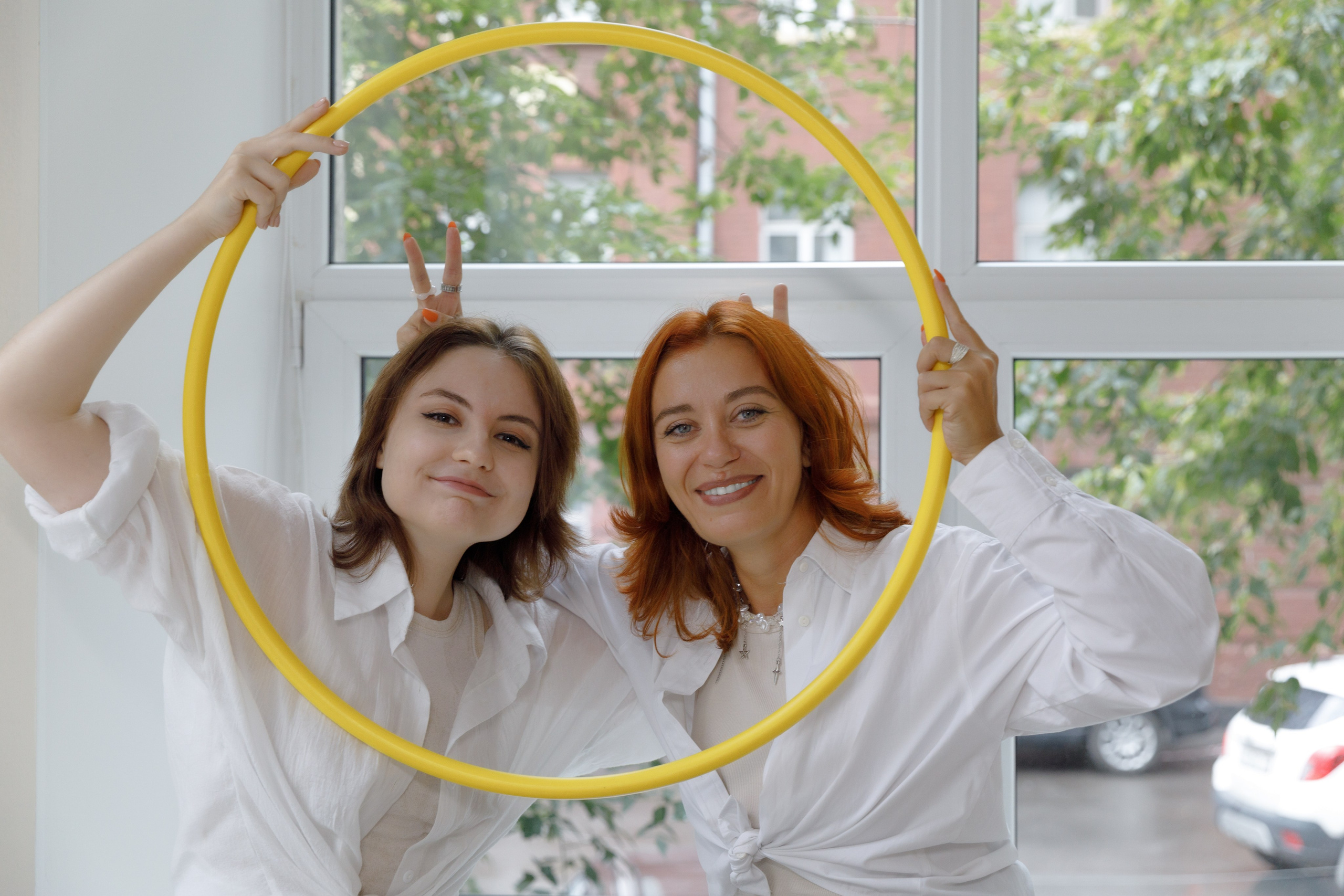 Юлианна и Анна в кабинете Dir Floor Time. Фотограф в Москве Слуцкая Наталья, репортаж, портрет, контент