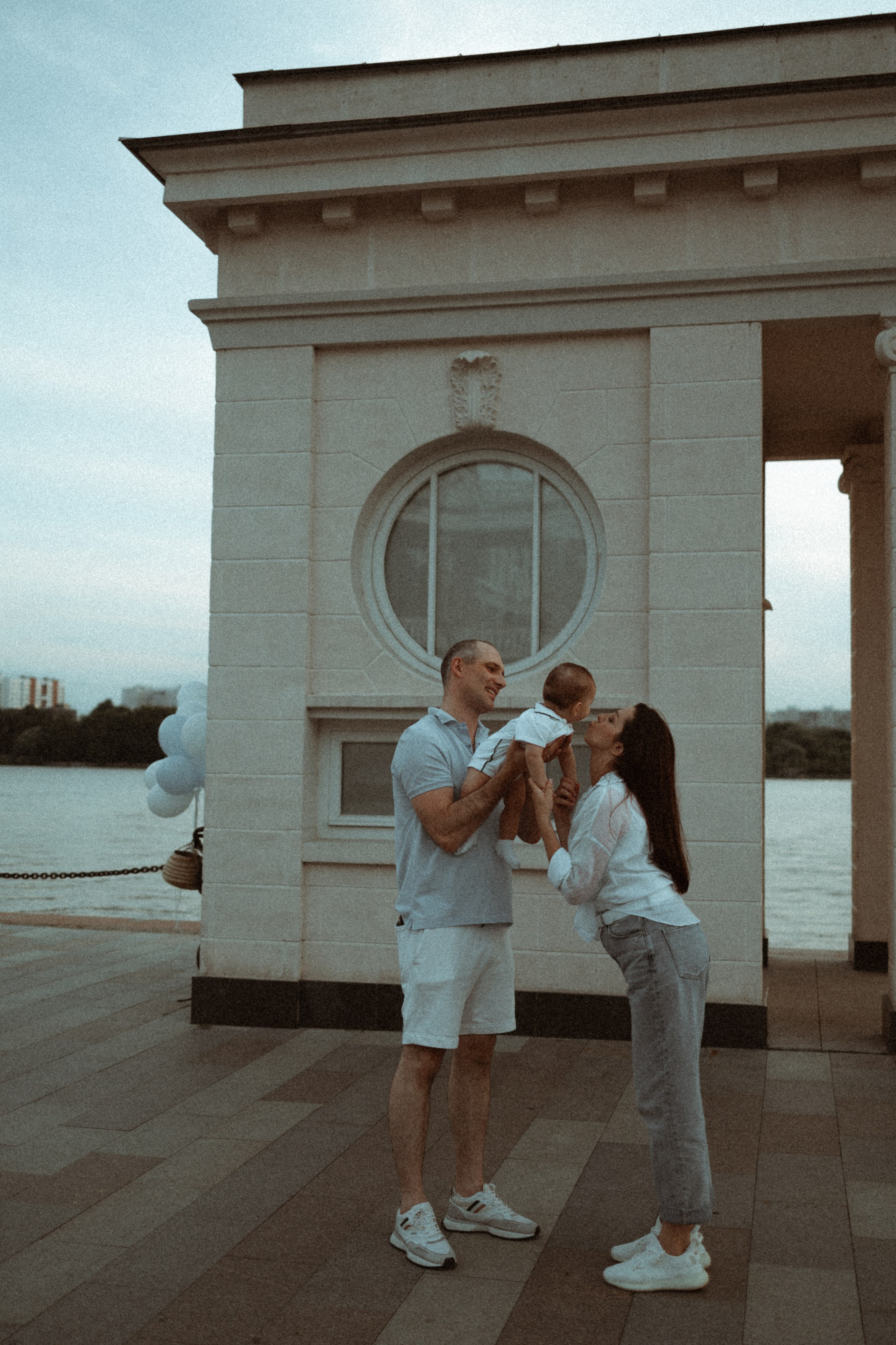 Прогулочная семейная фотосессия на Речном вокзале. Семейный фотограф в Москве и Люберцах Юлия Гуськова