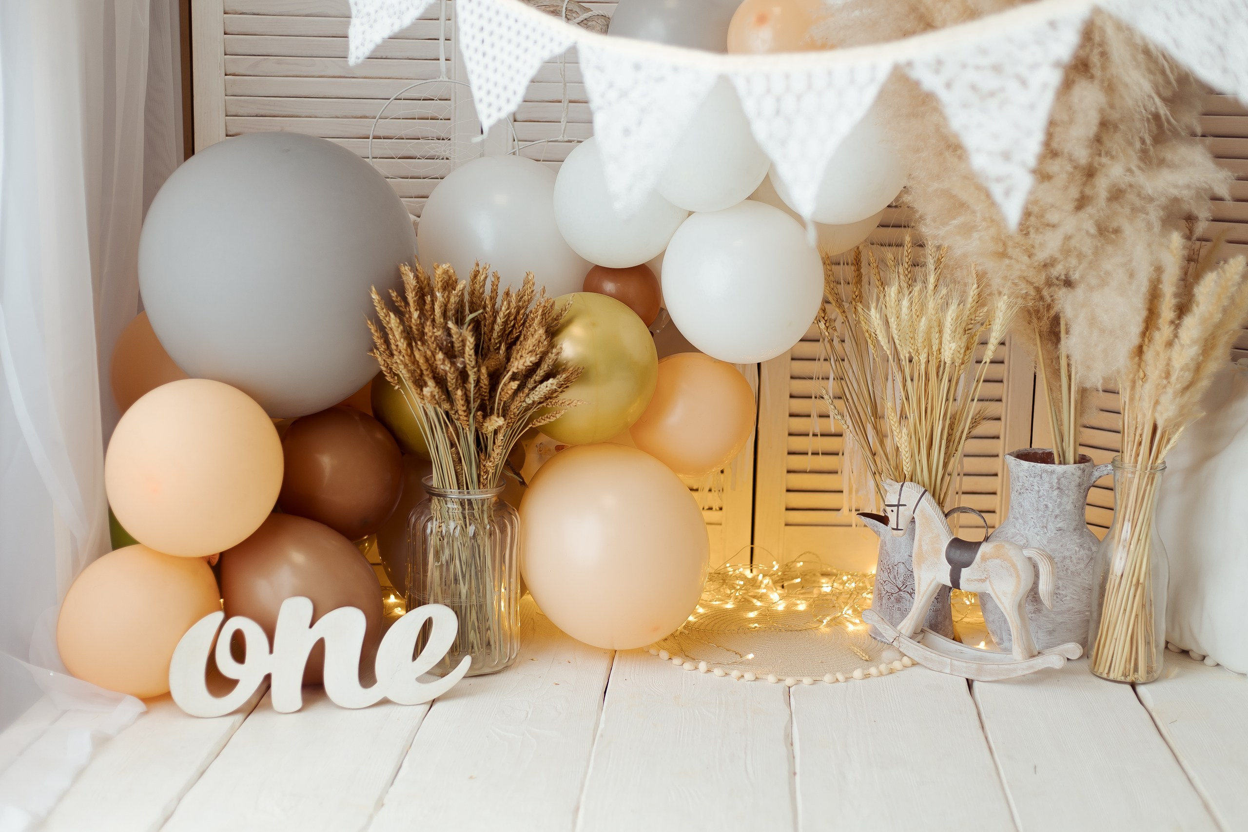 Праздничное оформление. Фотограф беременности, новорожденных Москва. годики под ключ