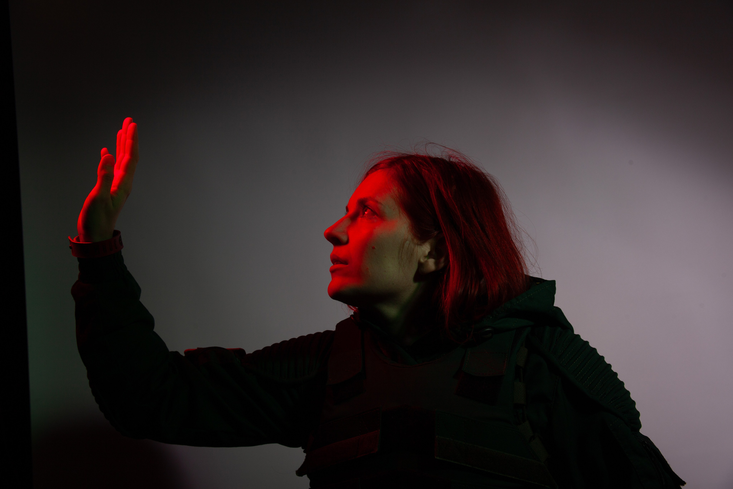 Фотосессия с оружием на заказ в Москве. Страйкбольная мастерская Бигич Воркшоп