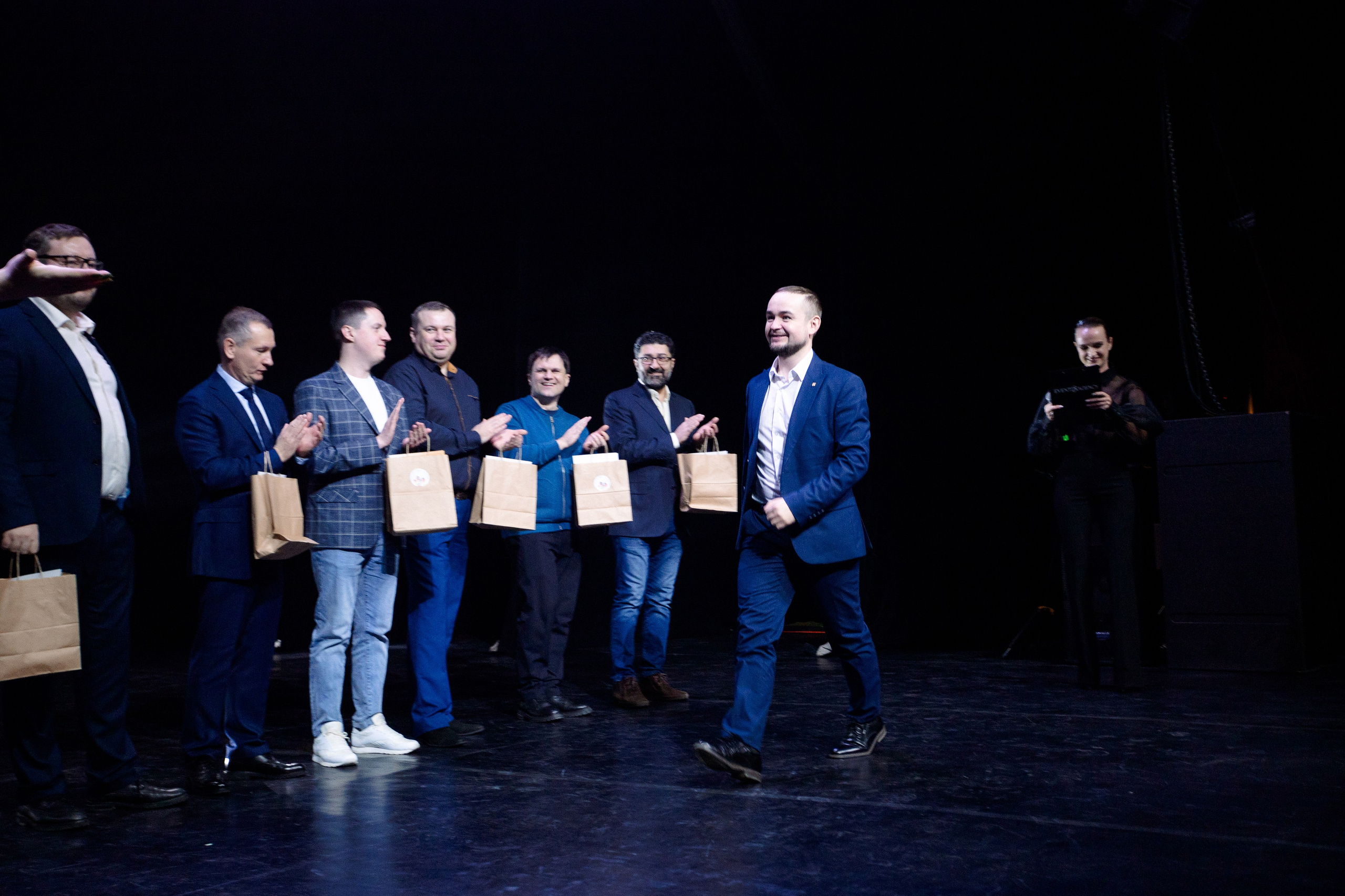 РЕПОРТАЖ: НОВЫЙ ГОД В ДК МЕТАЛЛУРГ. Профессиональный фотограф в Ижевске Леша Петров